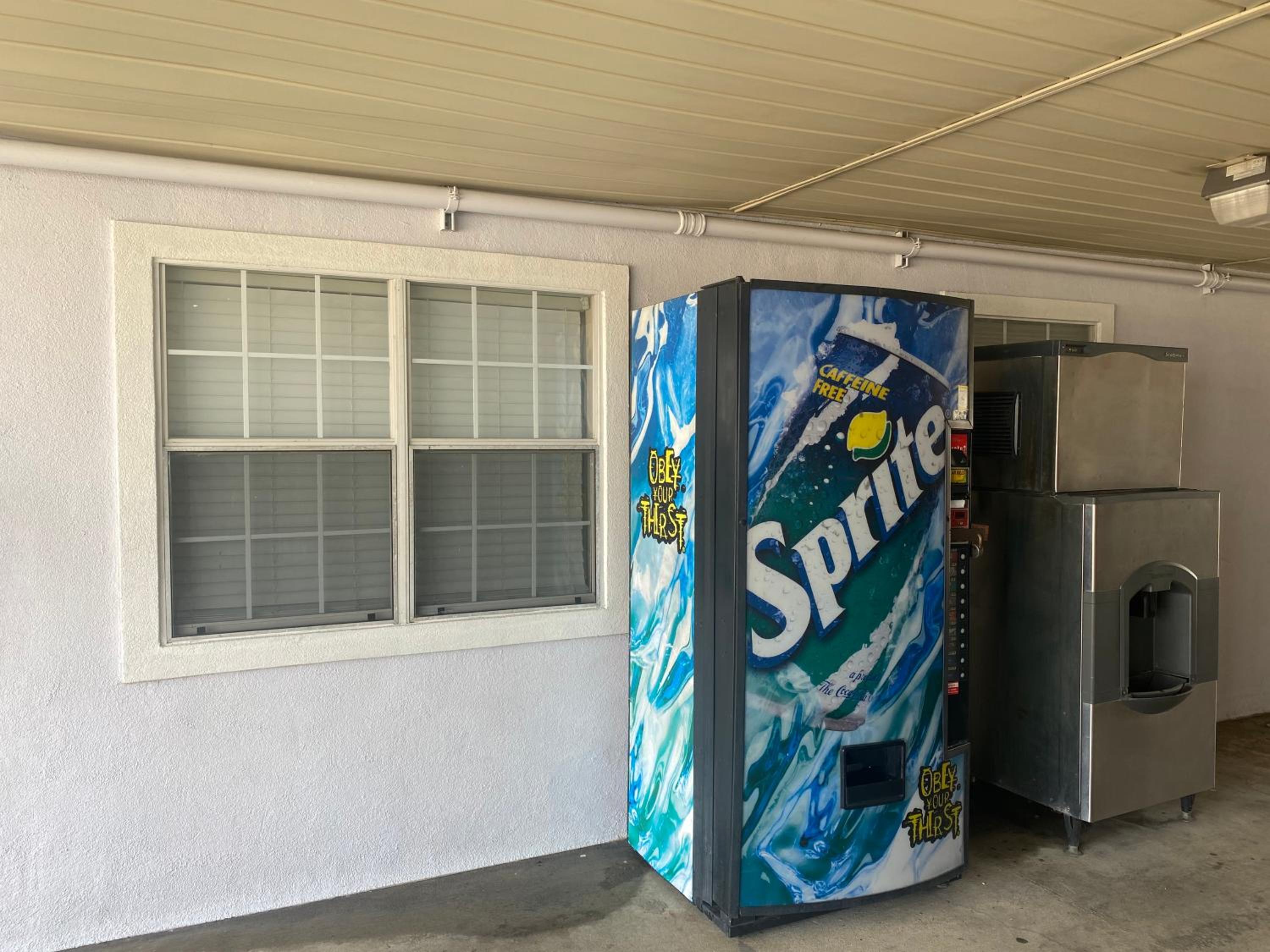 Super 8 by Wyndham Terrell view 2