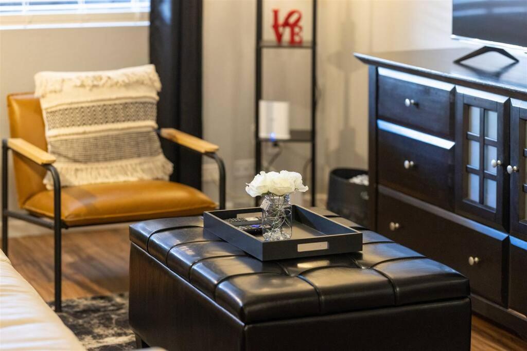 Incredible location in Old Town 2 King Bds & Patio view 4