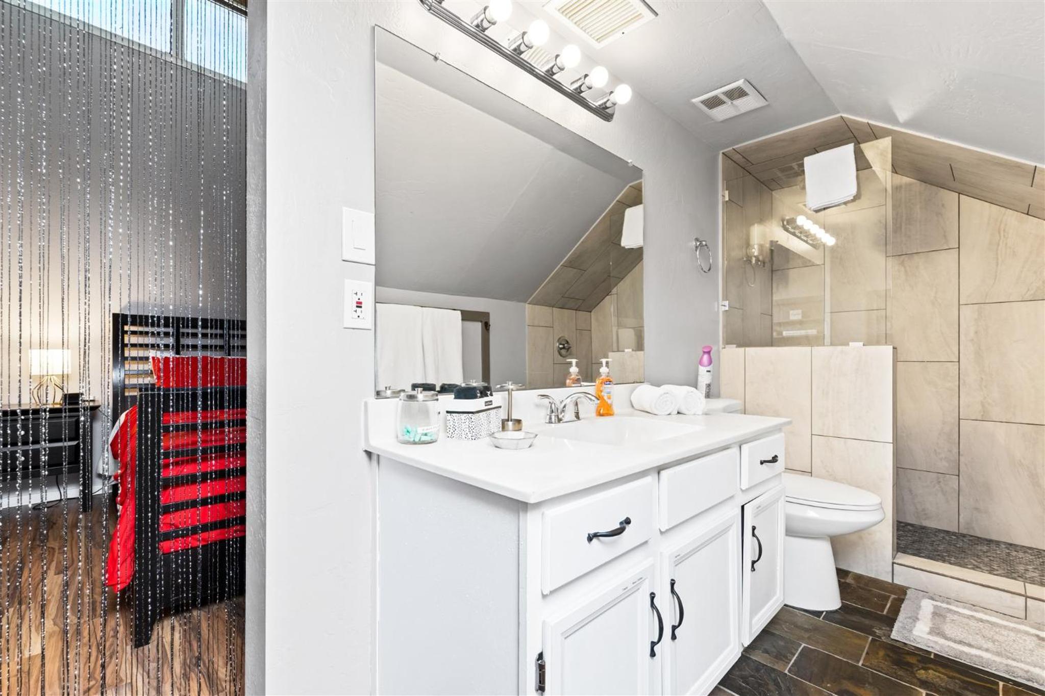 Incredible location in Old Town 2 King Bds & Patio view 5