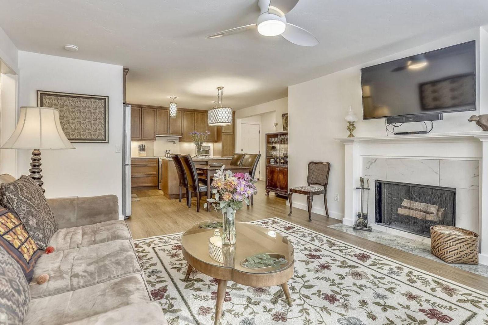 Premier 2 Bedroom Downtown Aspen Condo Just 100 Yards From The Gondola, High End Shopping, Dining And Entertainment view 2