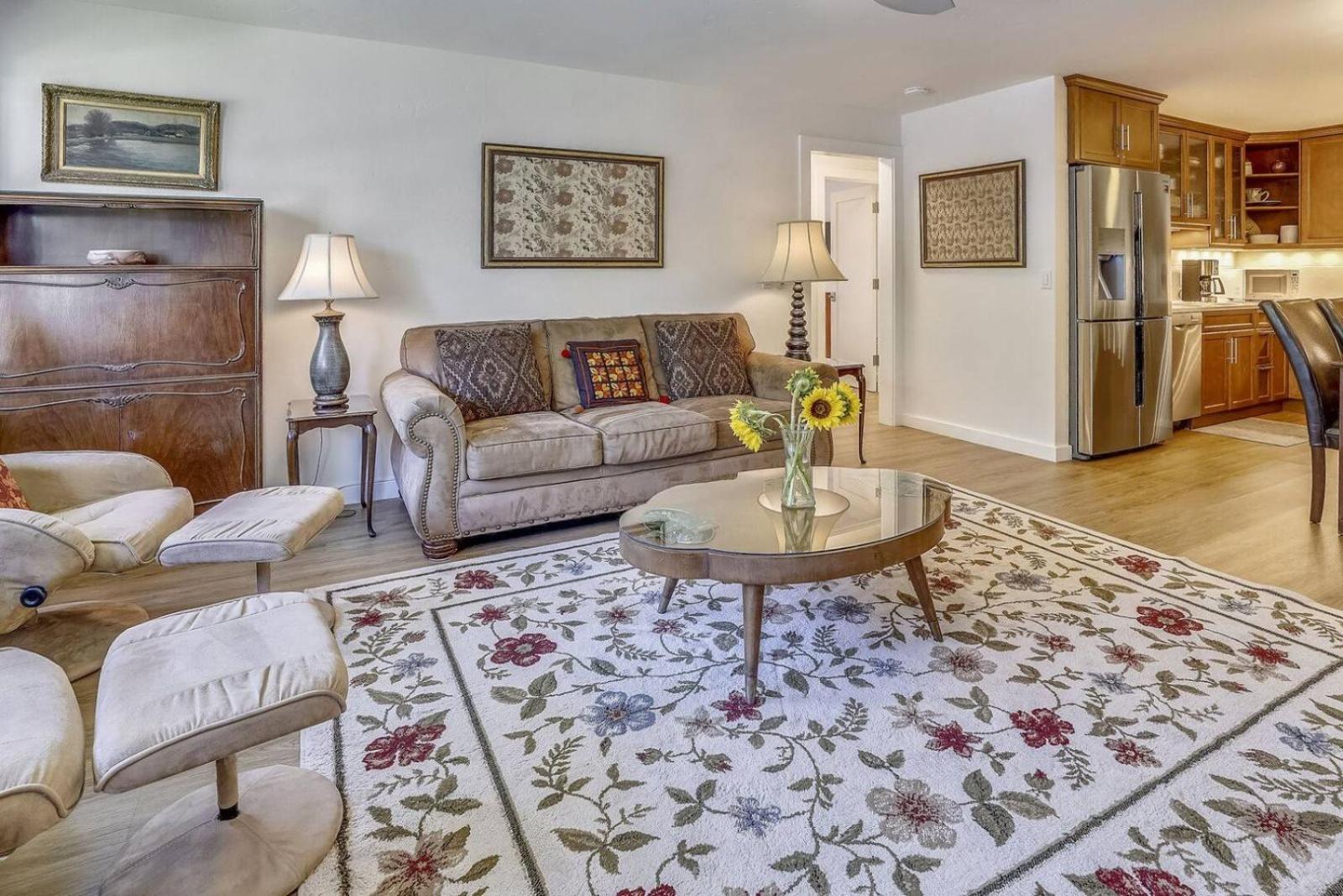 Premier 2 Bedroom Downtown Aspen Condo Just 100 Yards From The Gondola, High End Shopping, Dining And Entertainment view 3