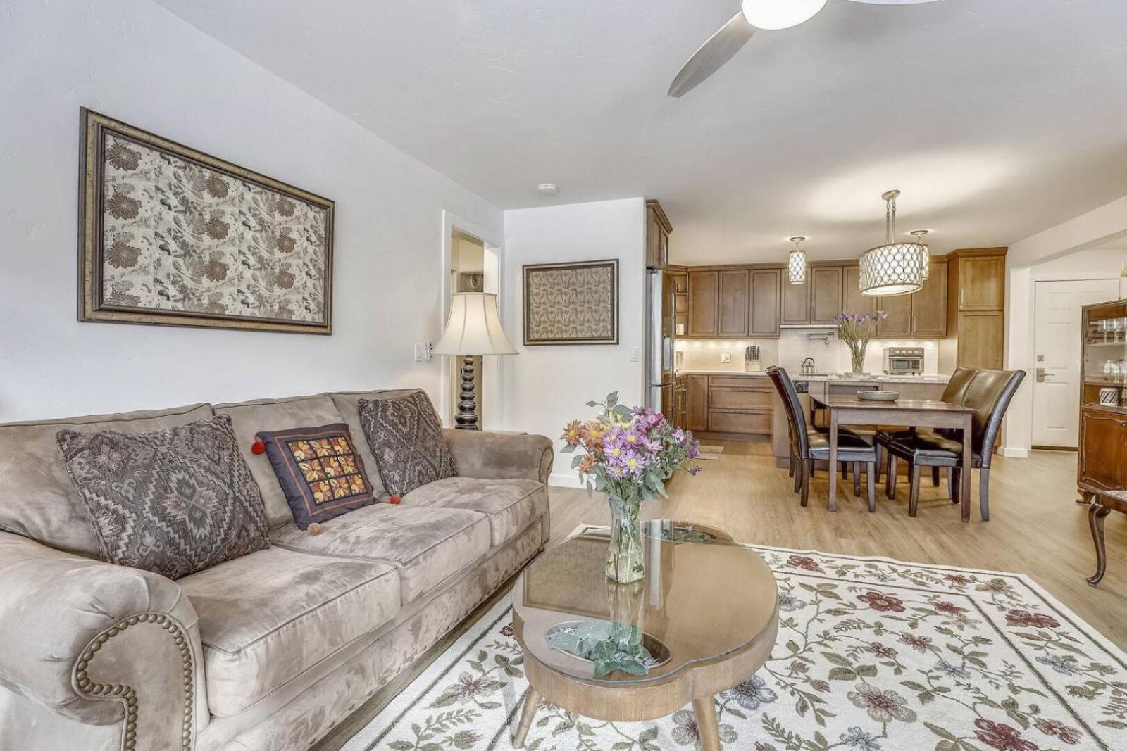 Premier 2 Bedroom Downtown Aspen Condo Just 100 Yards From The Gondola, High End Shopping, Dining And Entertainment view 4