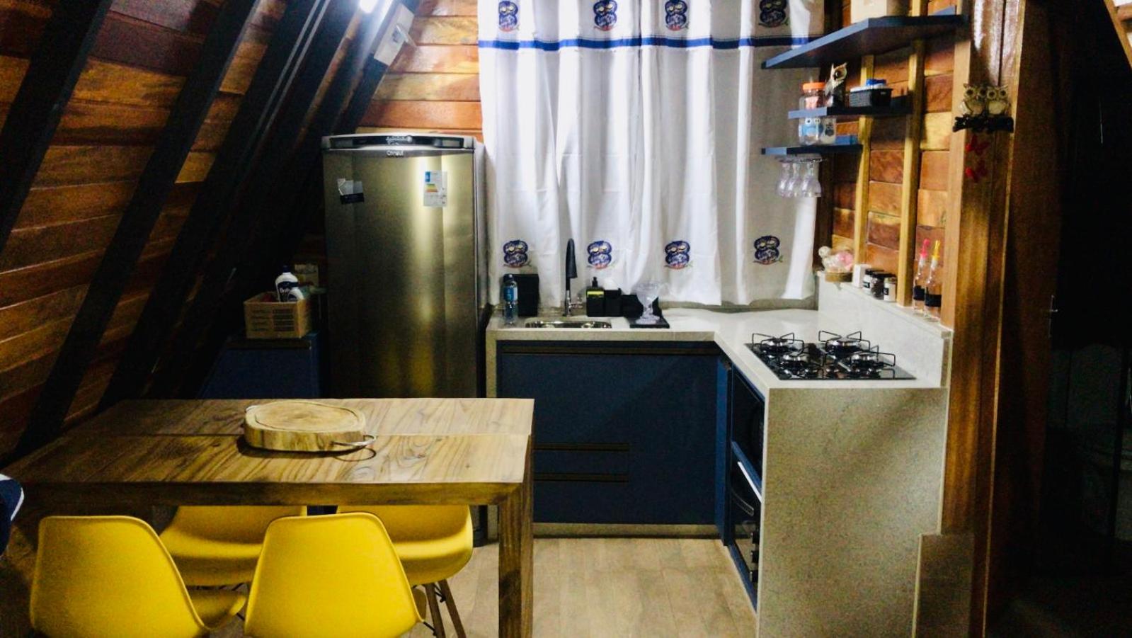Chalé Na coruja e Chalé Encanto com BANHEIRA com AQUECEDOR e hidromassagem 7,5km centro Águas com COM CAFÉ, internet Starlink