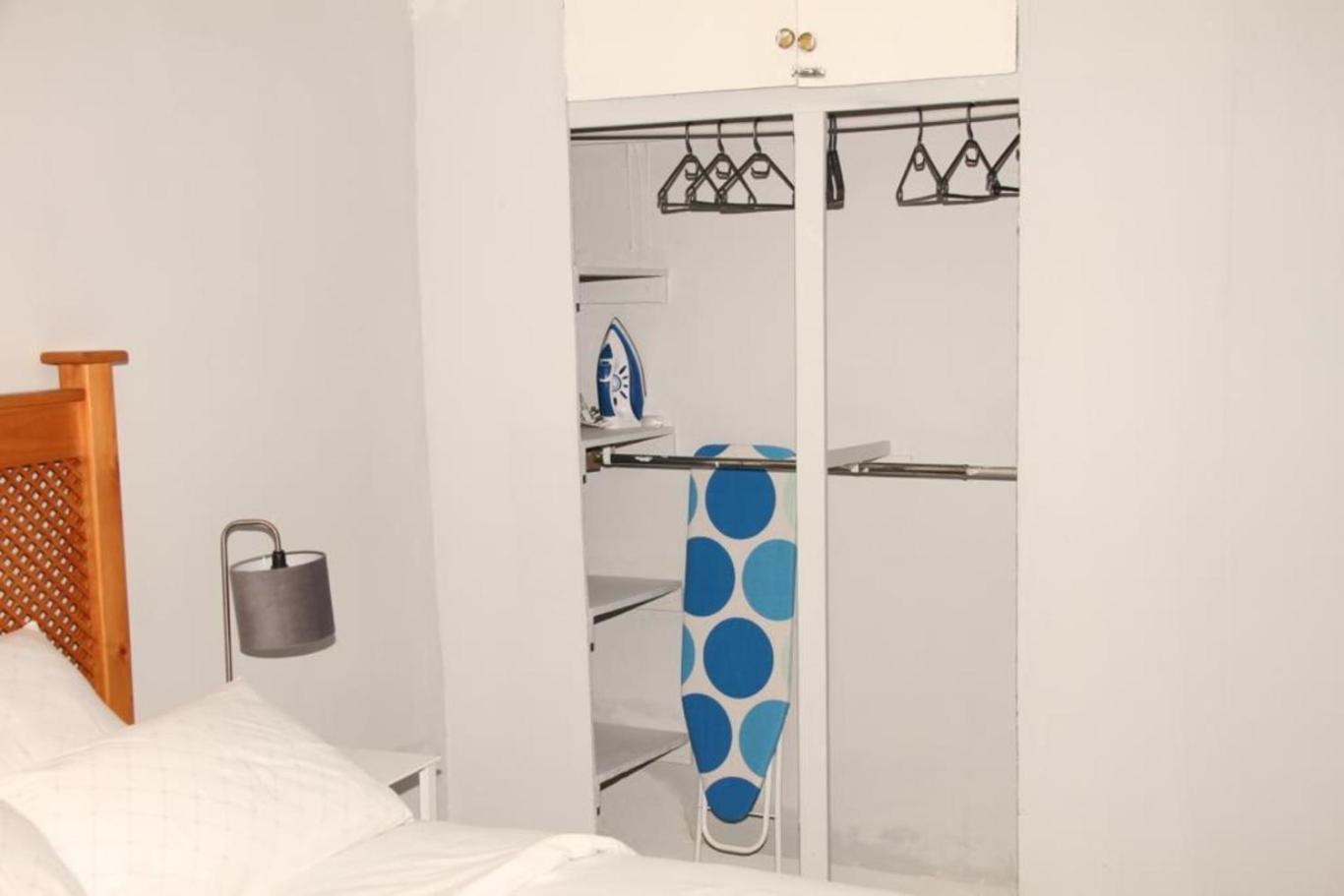 Peaceful 1,5 Bedroom Flat in Germiston with WI-FI view 3