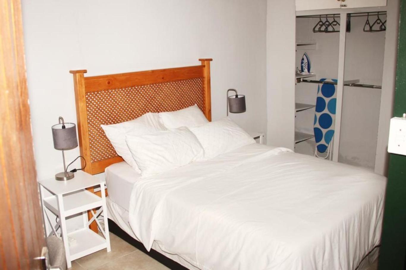 Peaceful 1,5 Bedroom Flat in Germiston with WI-FI view 5