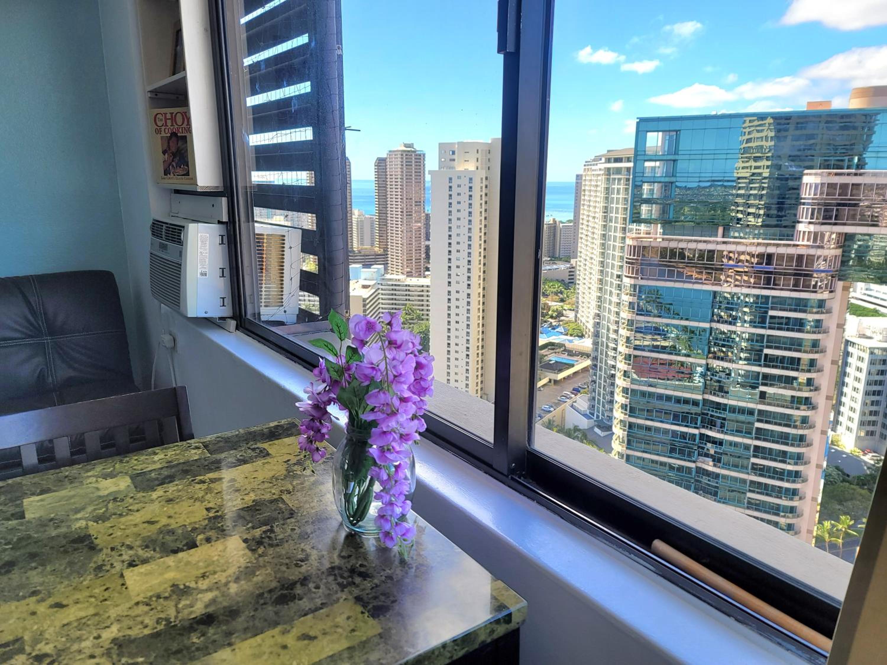 Waikiki Condo High Floor Views Beaches Convention Center
