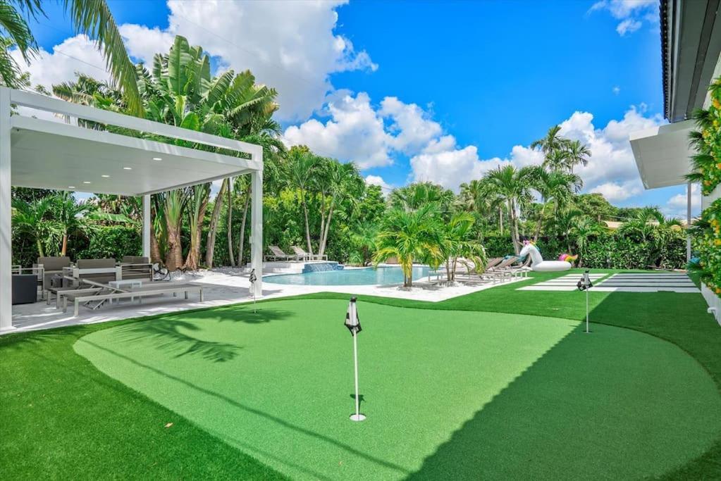 VillaLee-Jungle Palm Island white marble pool Area