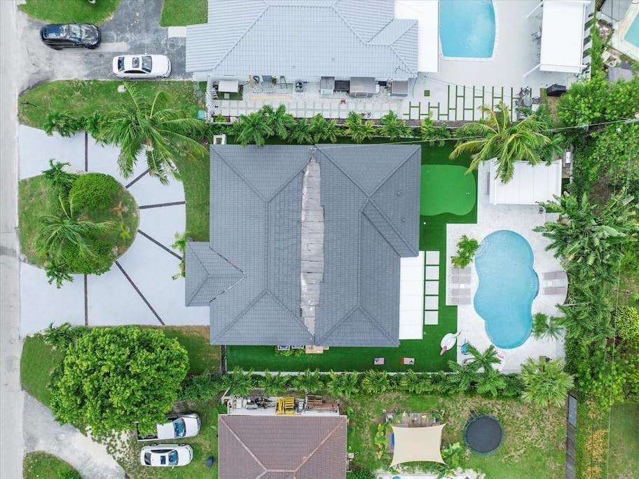 VillaLee-Jungle Palm Island white marble pool Area