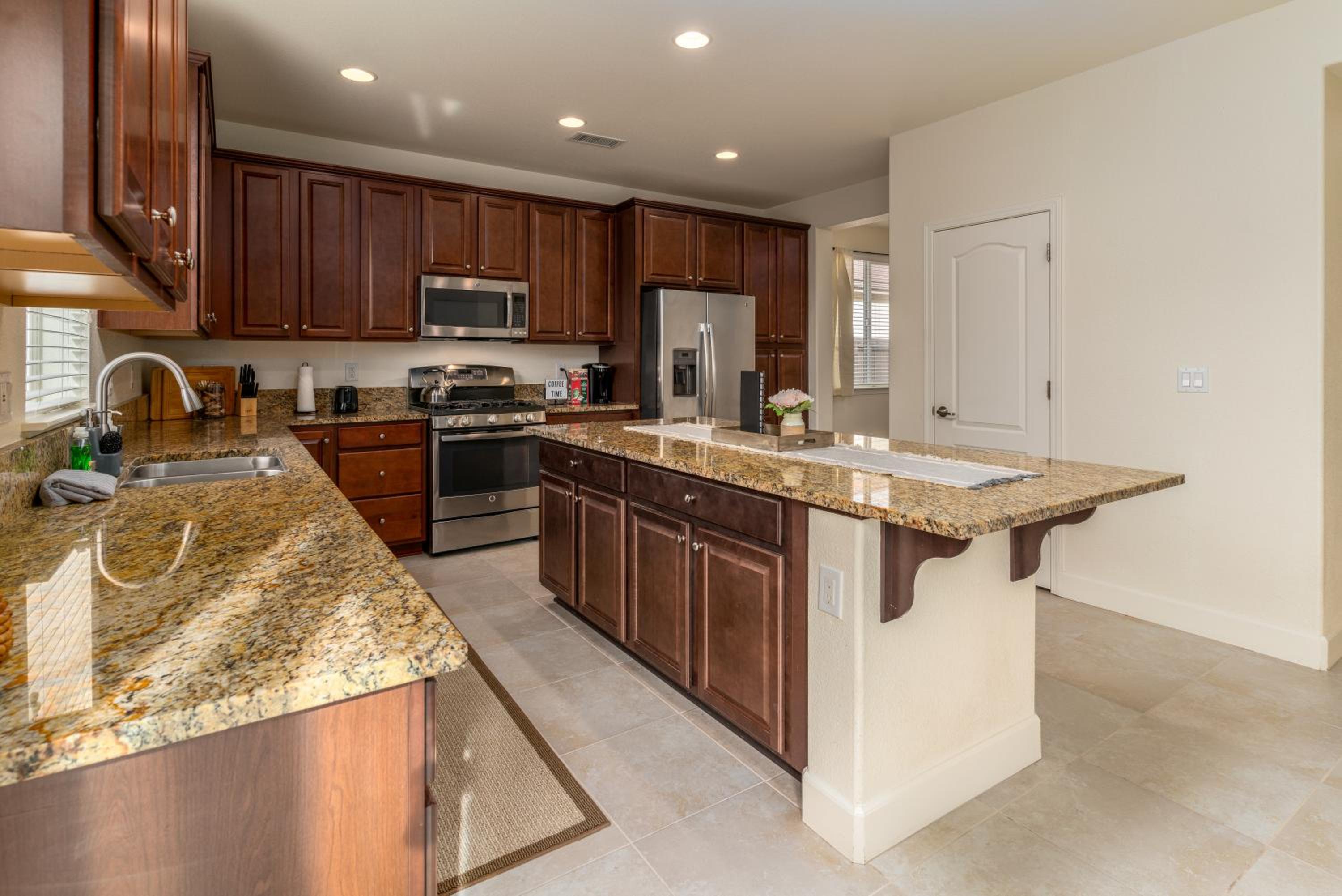 Dream Family Home in South Reno 4 bed 30 Min to Lake Tahoe - Property Image 6