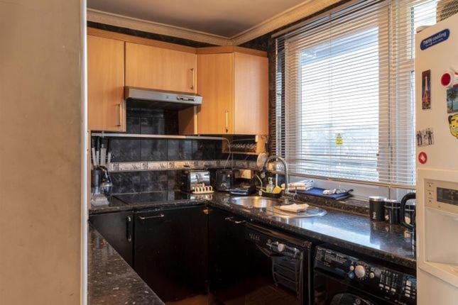 1 Bedroom Flat Close to City with Free Parking Arrangement