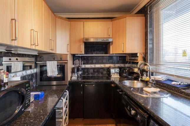 1 Bedroom Flat Close to City with Free Parking Arrangement