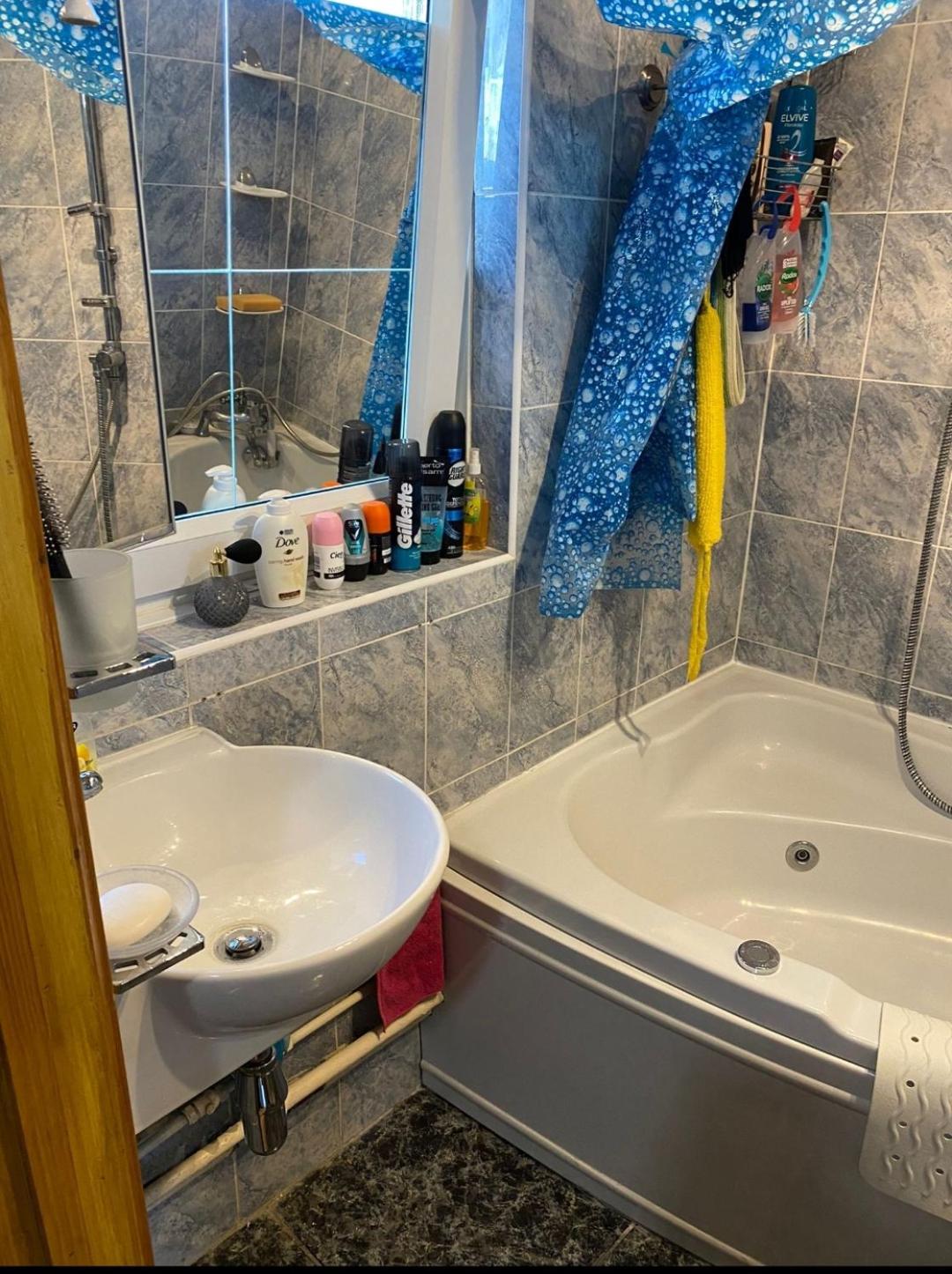 1 Bedroom Flat Close to City with Free Parking Arrangement