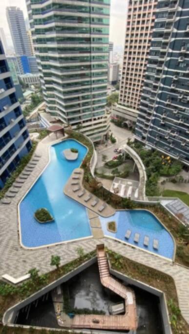 Great View 1 BR Condo in Makati near Trident Tower view 4