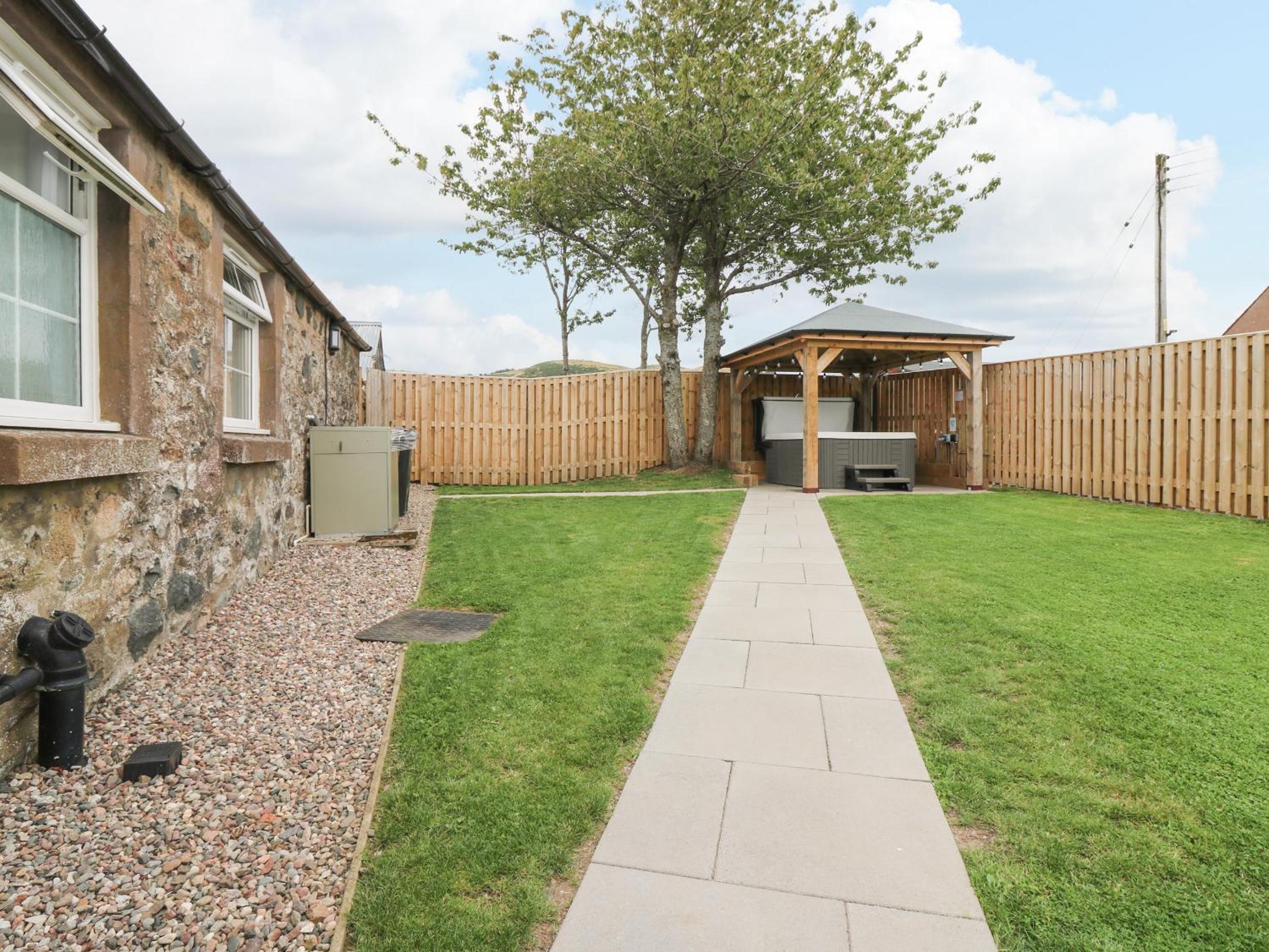 Sportsmans Lodge view 4