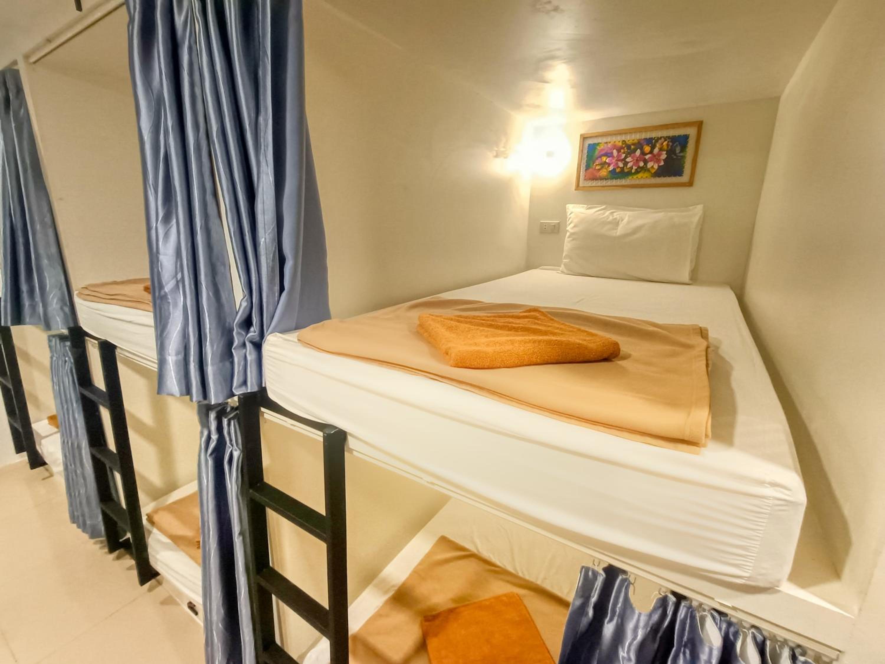 Jomtien Beach Hostel - Soi 7 Prime Spot - 200m to Beach next to Food Market