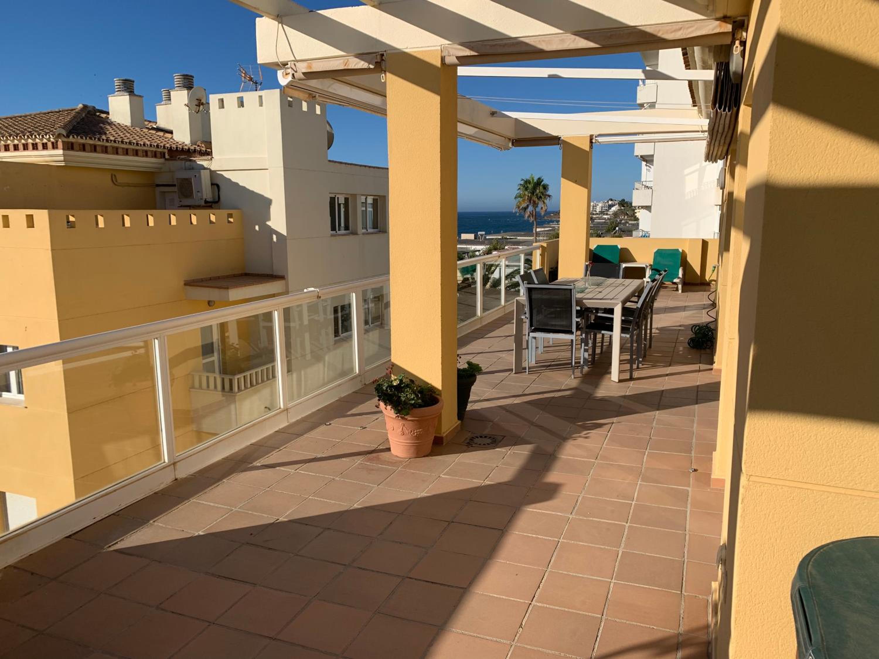 Spectacular penthouse in front of the sea, 200 m2 terrace - Arruzafa Playa