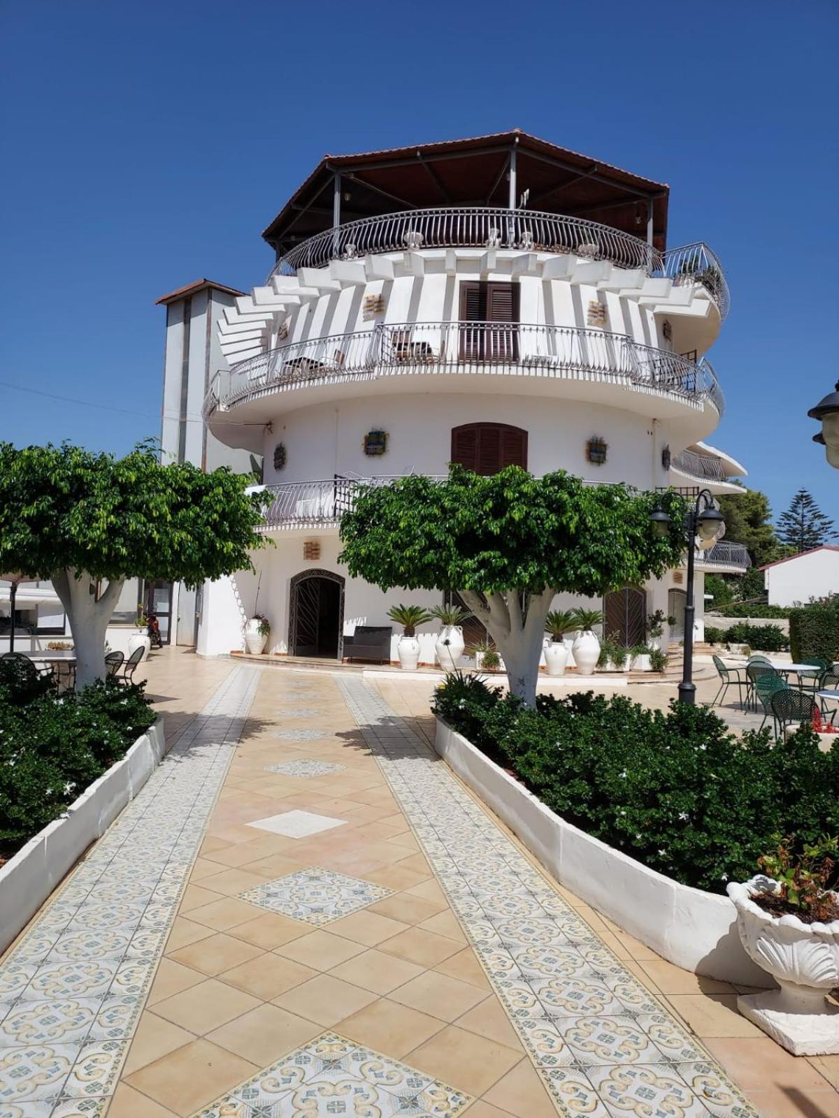Arenella Beach Rooms view 2