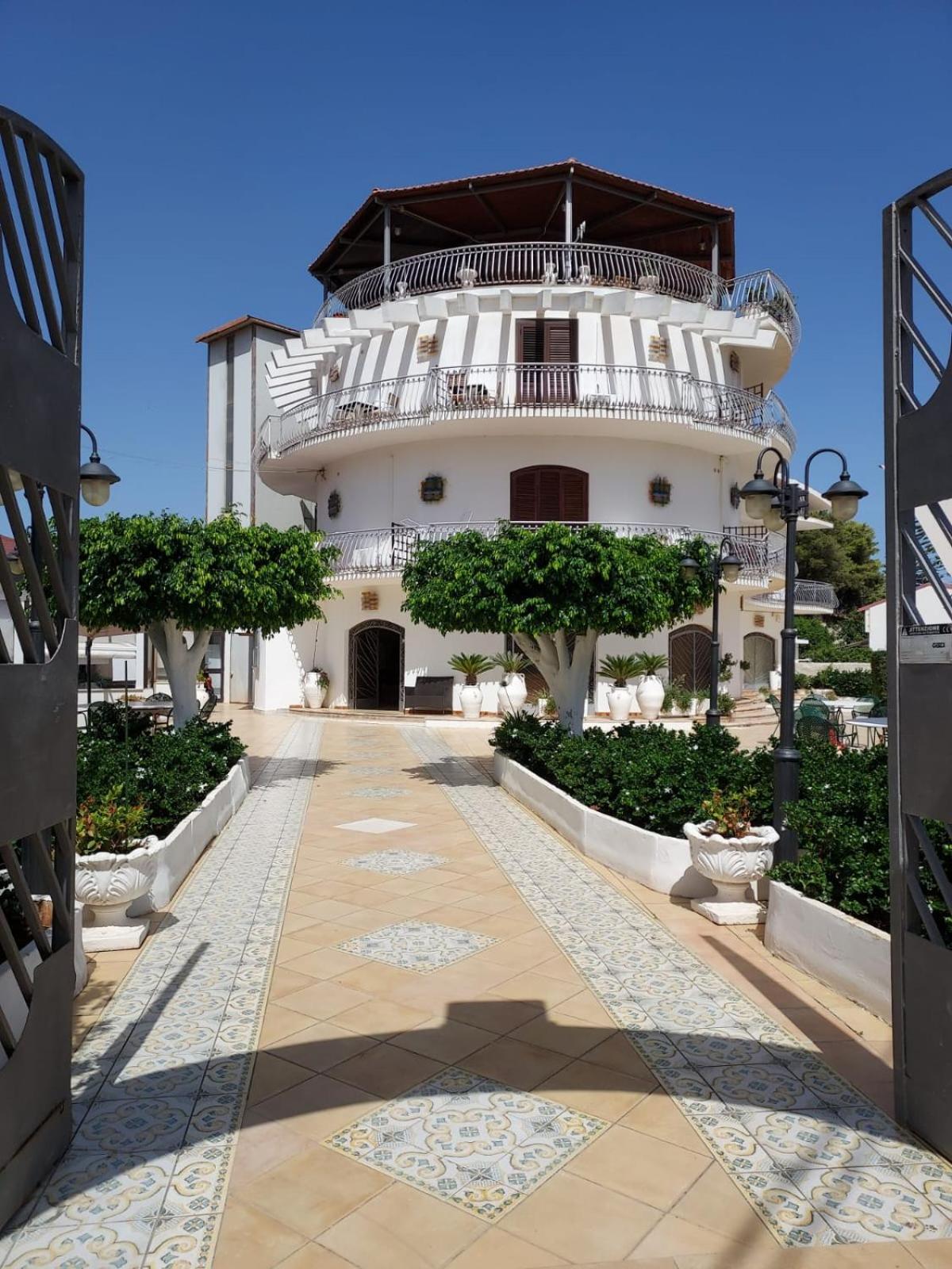 Arenella Beach Rooms view 3