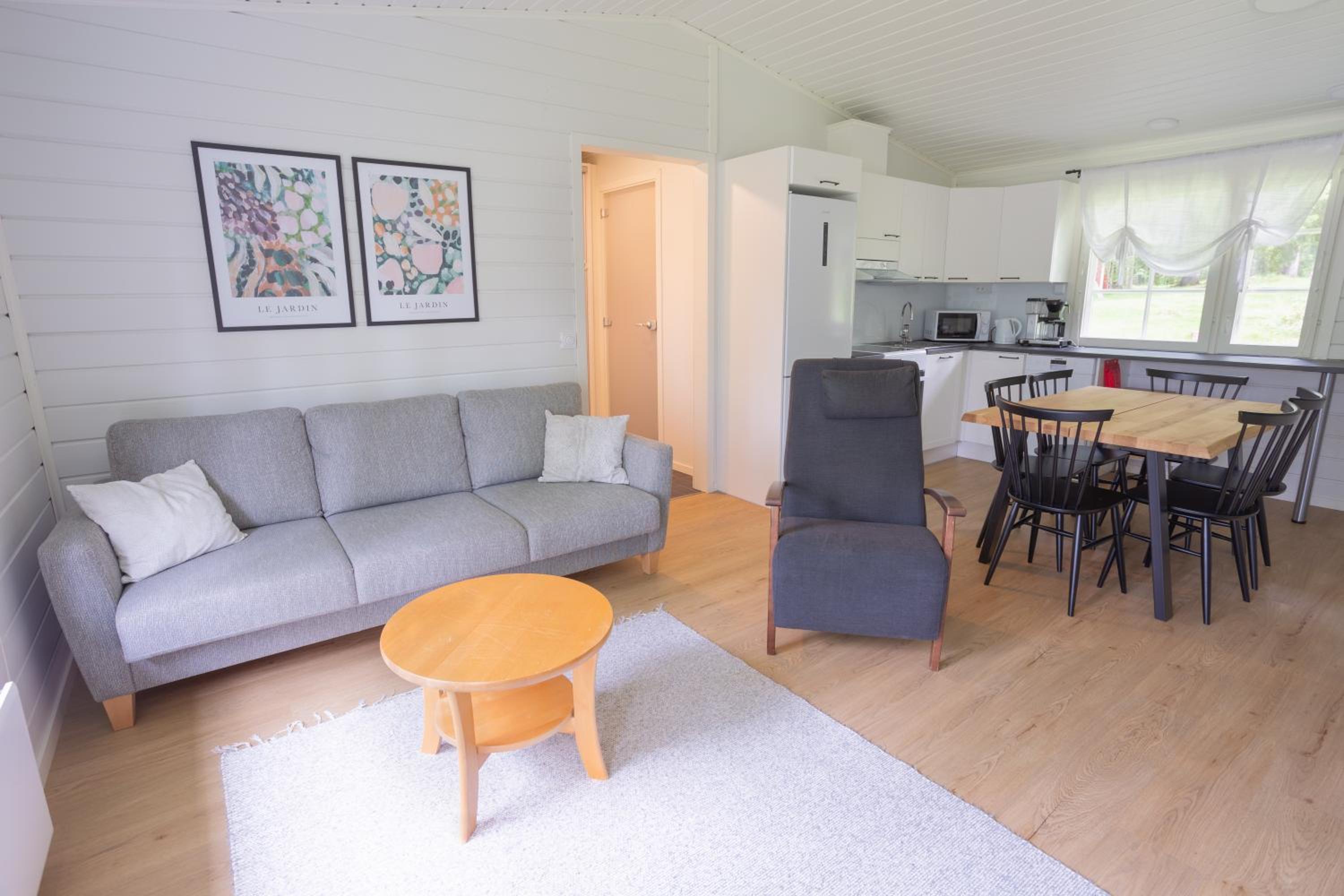 Lomaperkkiö Cottages