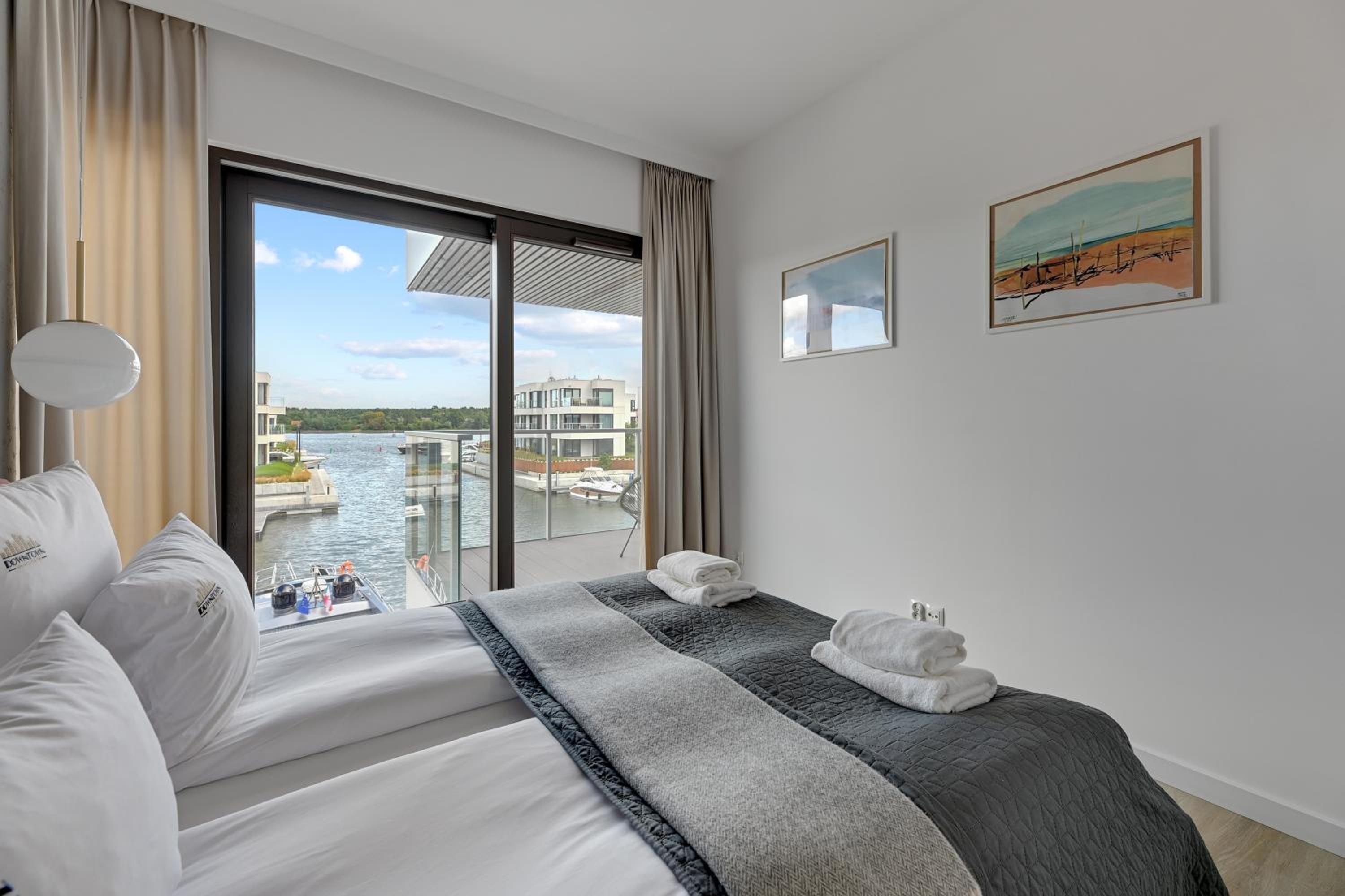 Sol Marina - Pool, SPA, Wellness, Riverview & Parking by Downtown Apartments