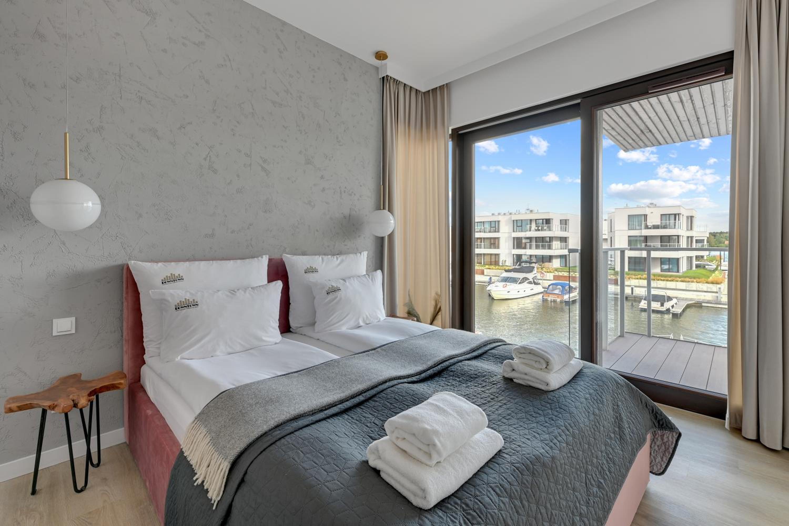 Sol Marina - Pool, SPA, Wellness, Riverview & Parking by Downtown Apartments