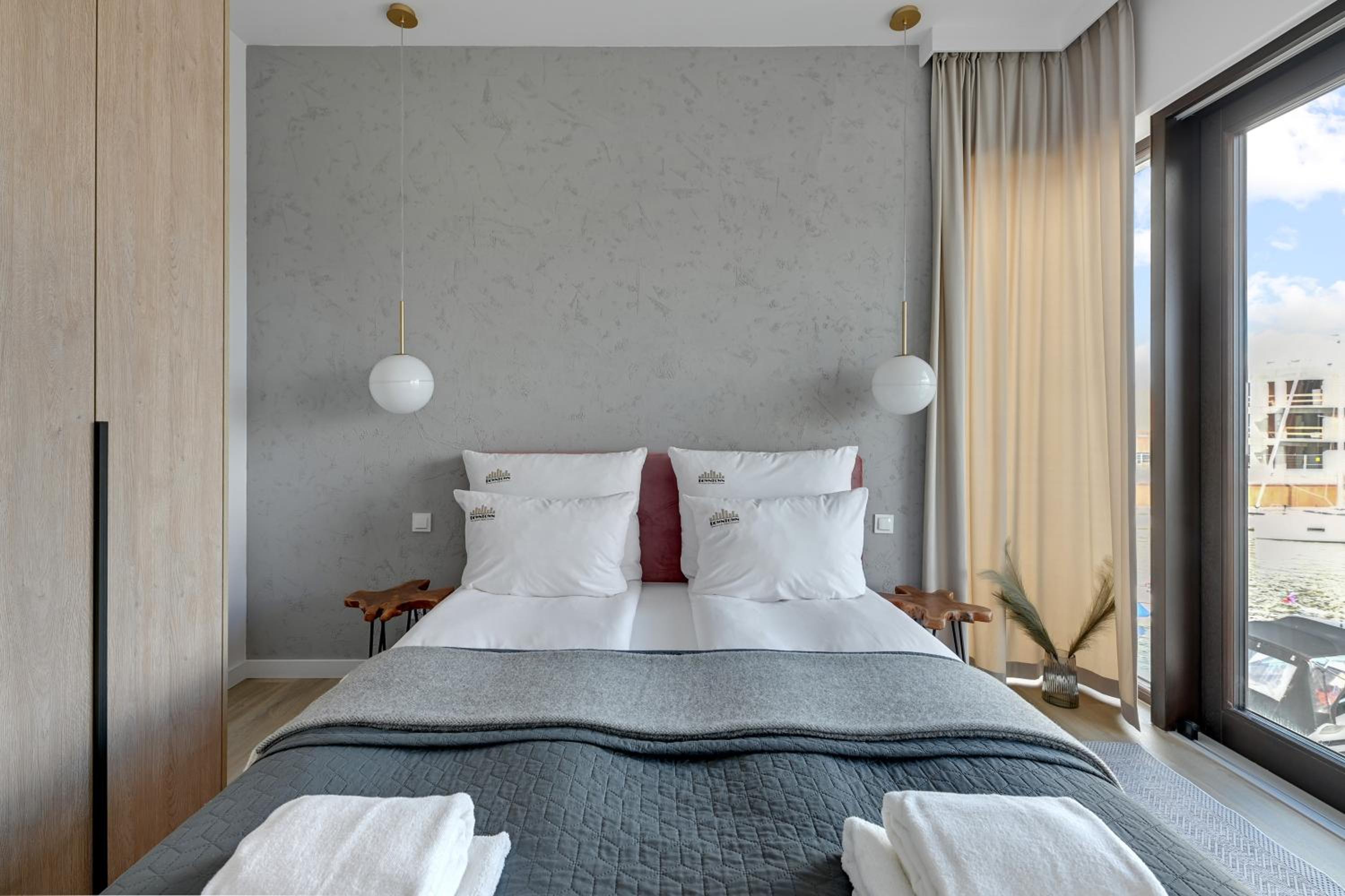 Sol Marina - Pool, SPA, Wellness, Riverview & Parking by Downtown Apartments