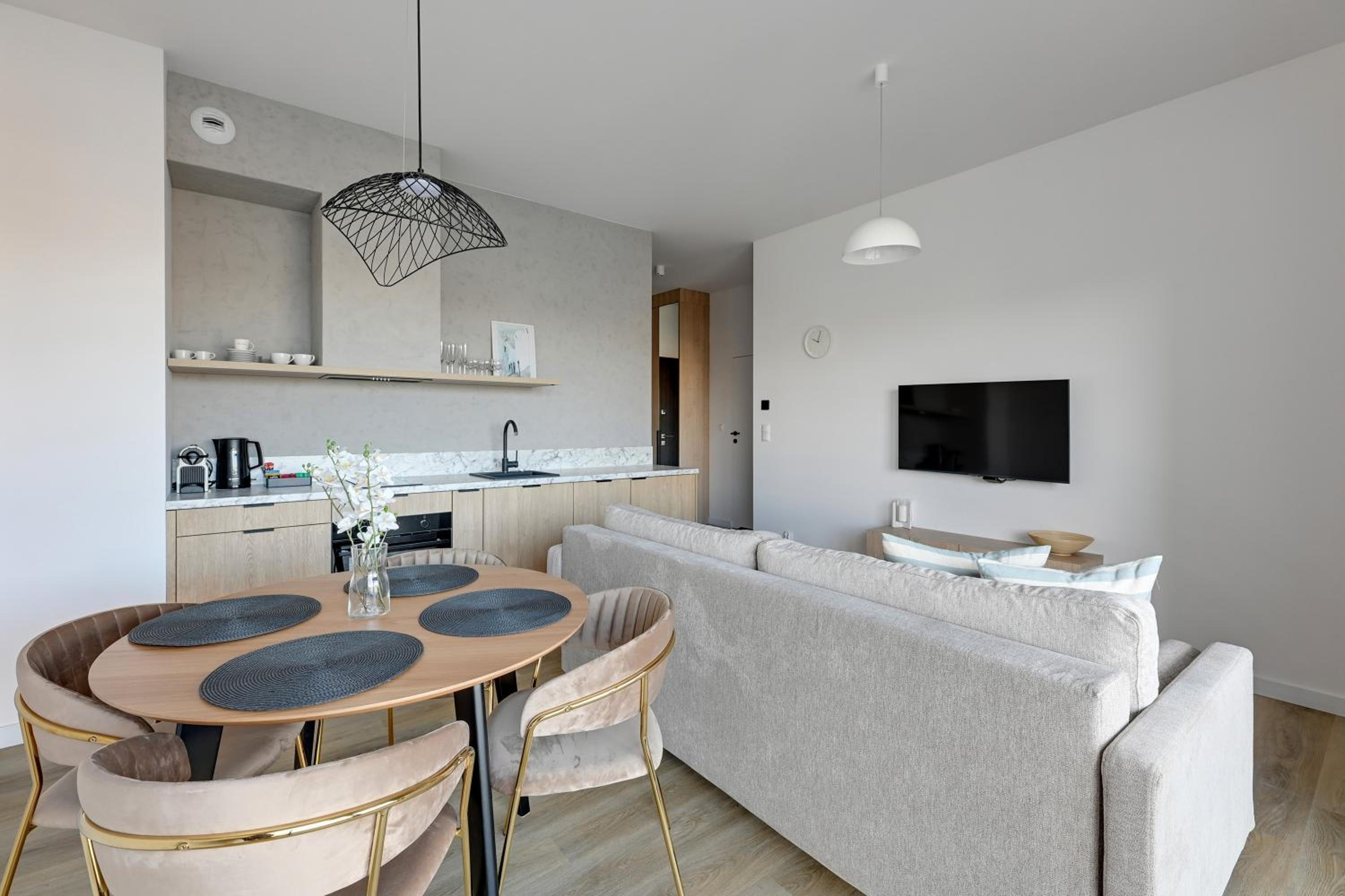 Sol Marina - Pool, SPA, Wellness, Riverview & Parking by Downtown Apartments