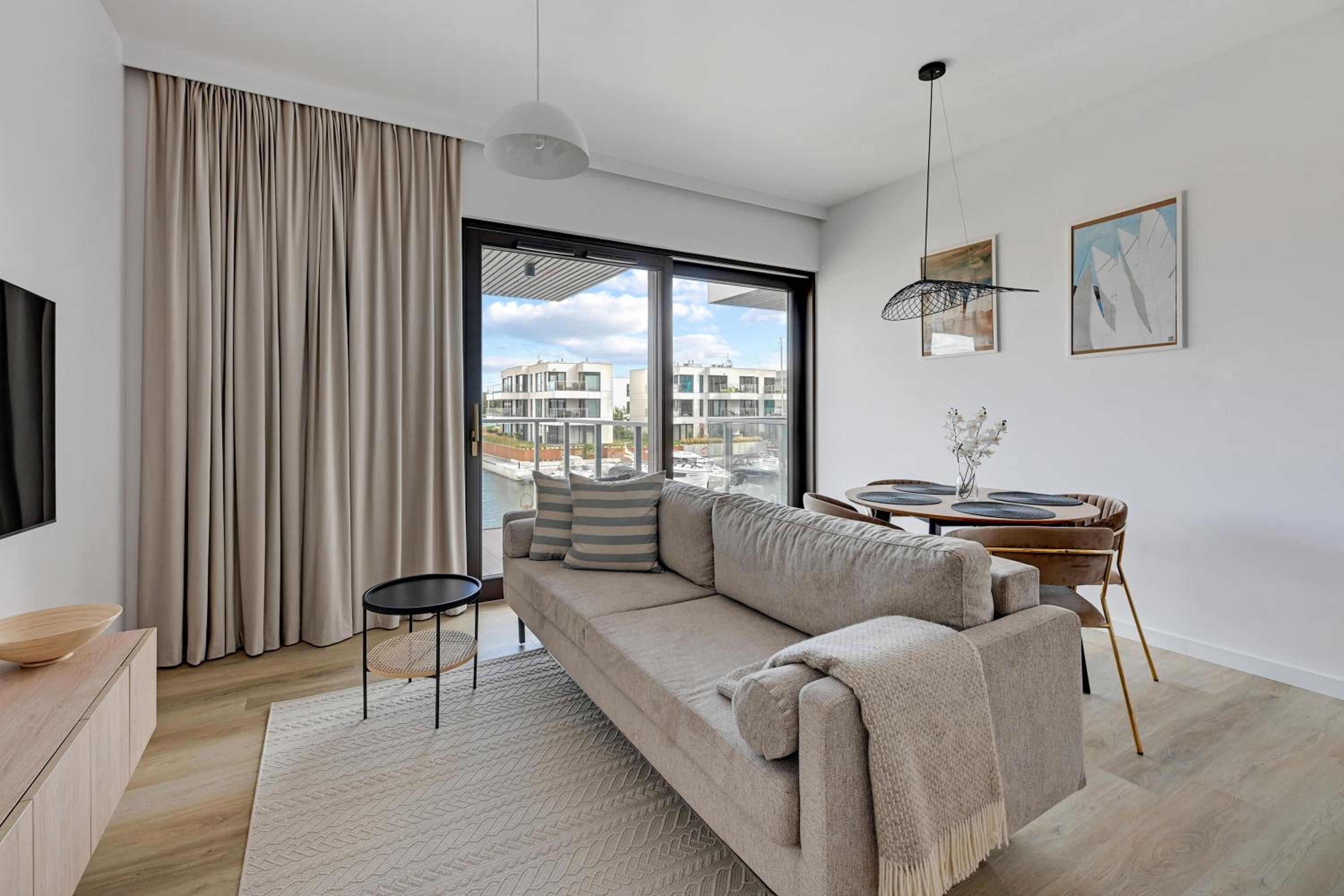Sol Marina - Pool, SPA, Wellness, Riverview & Parking by Downtown Apartments