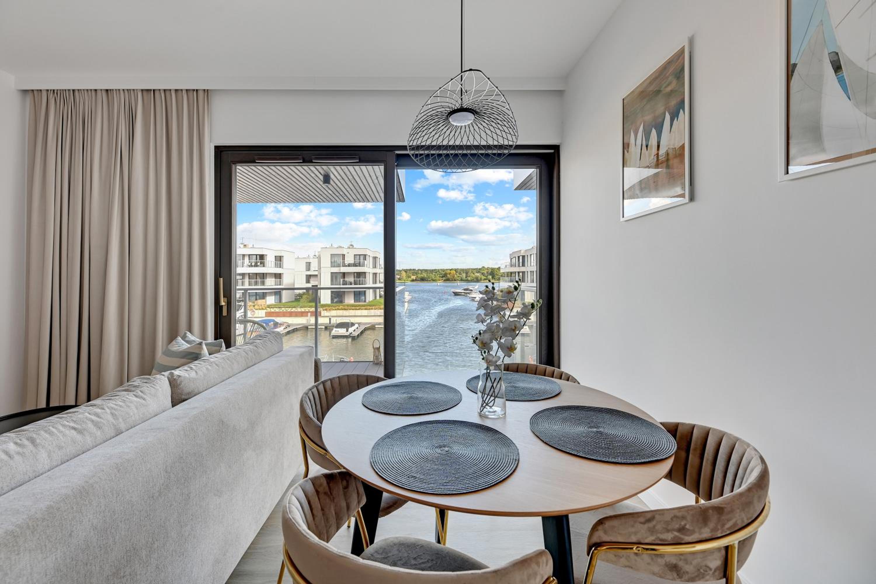 Sol Marina - Pool, SPA, Wellness, Riverview & Parking by Downtown Apartments