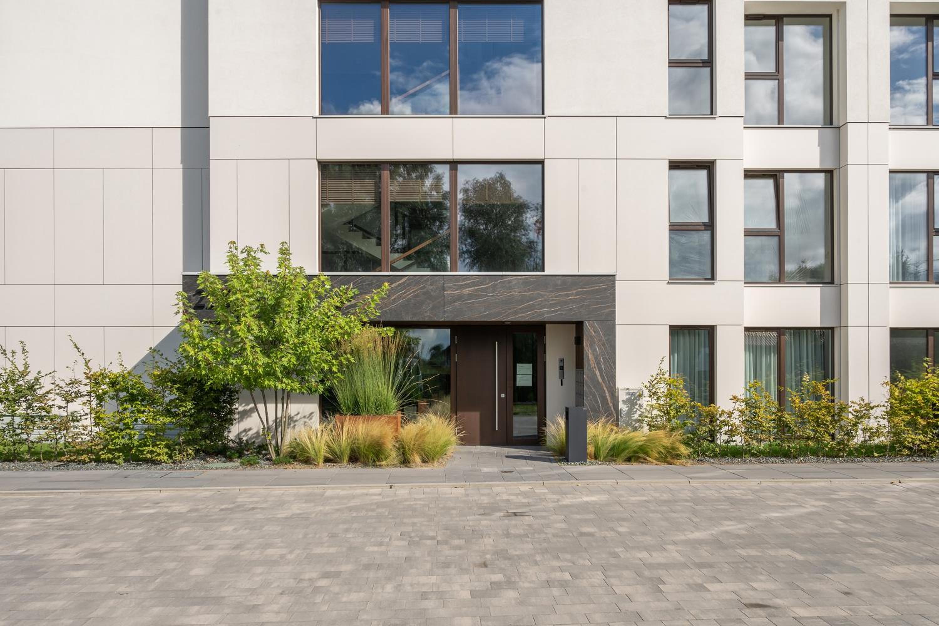 Sol Marina - Pool, SPA, Wellness, Riverview & Parking by Downtown Apartments