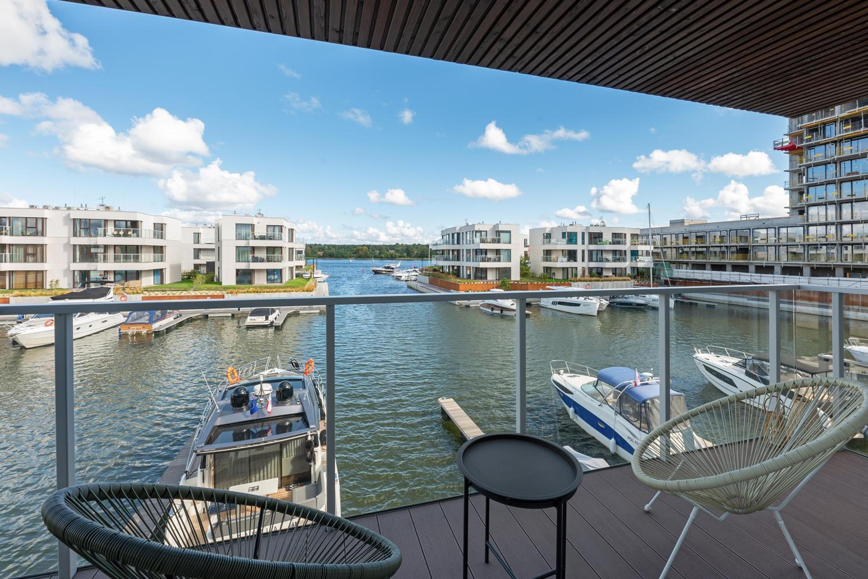 Sol Marina - Pool, SPA, Wellness, Riverview & Parking by Downtown Apartments