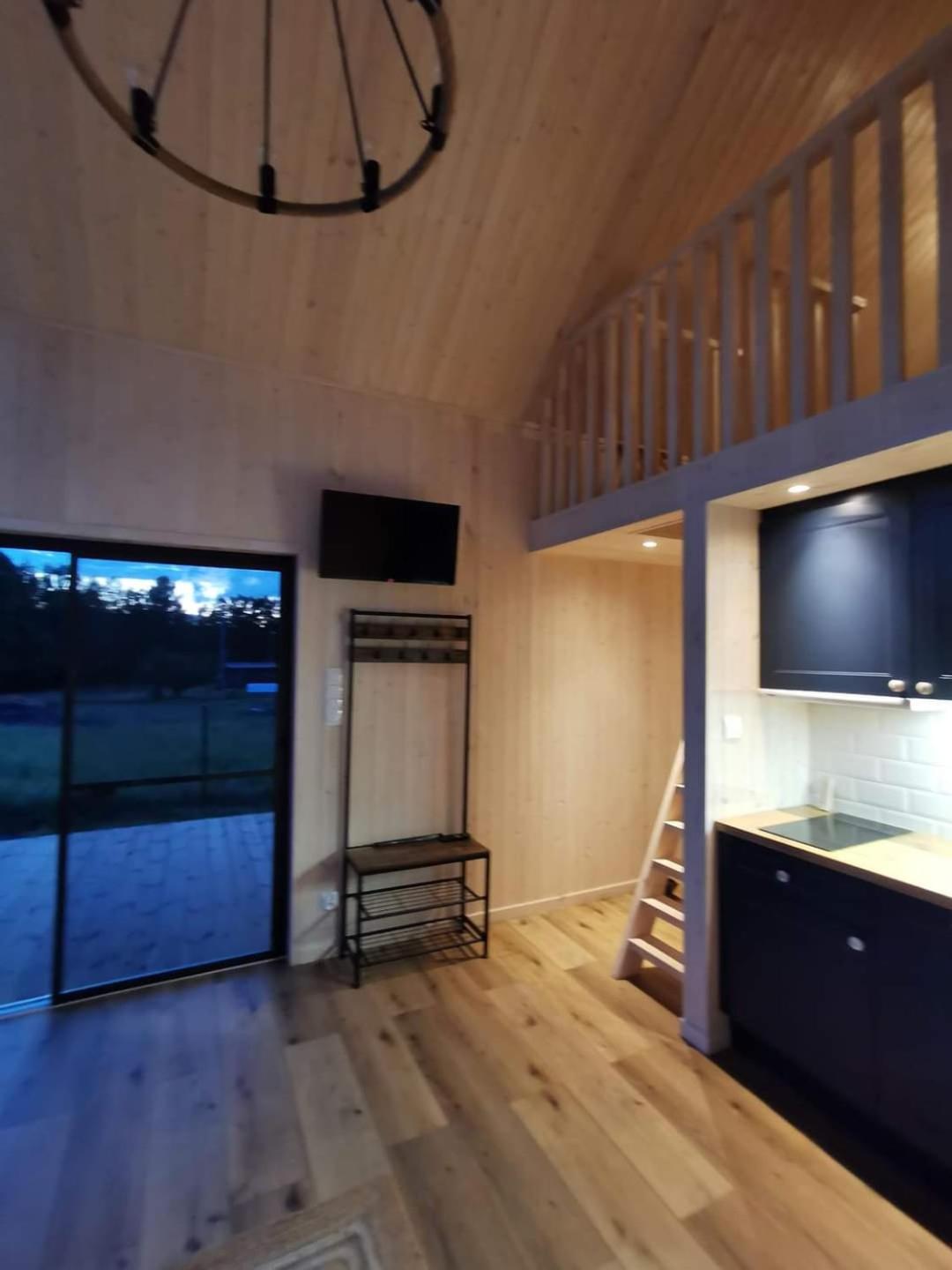 Domek Mazurski całoroczny nad jeziorem z sauną i Jacuzzi SPA