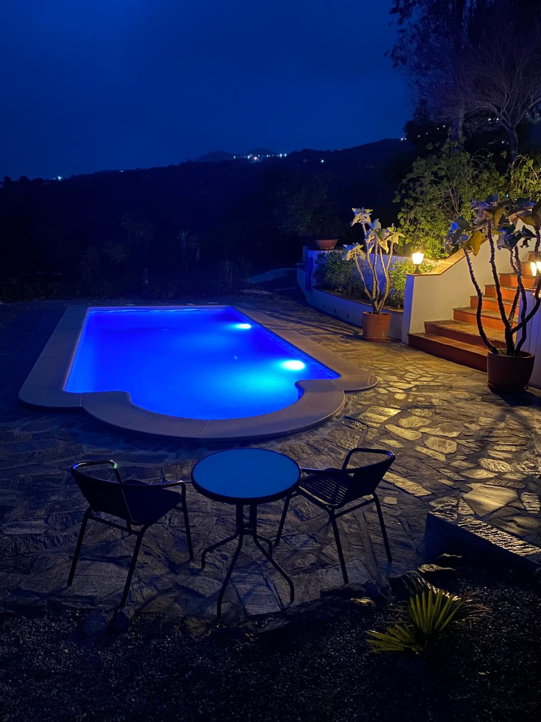 La Rústica en Viñuela, piscina privada