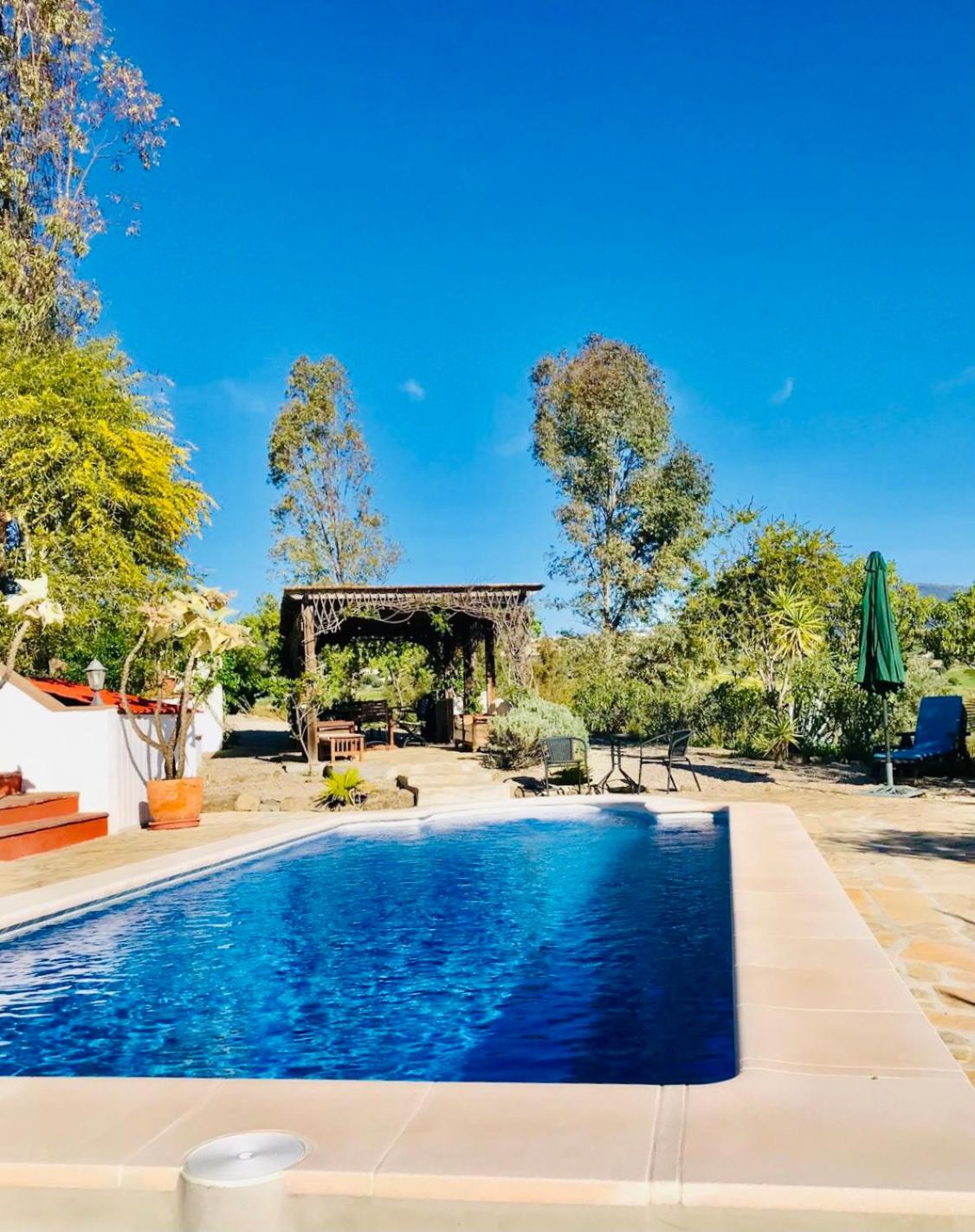 La Rústica en Viñuela, piscina privada