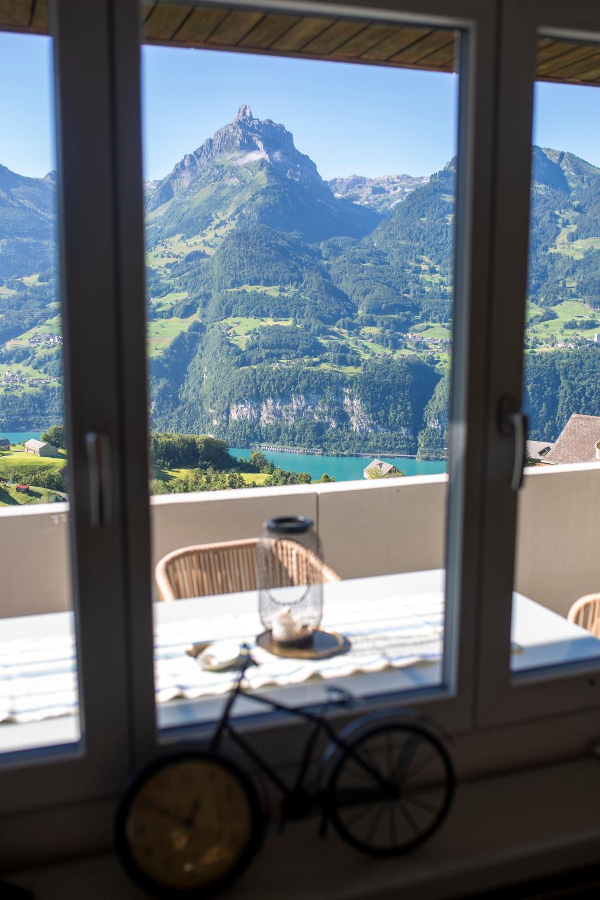 Traumhafte Sonnenresidenz mit Berg- und Seeblick