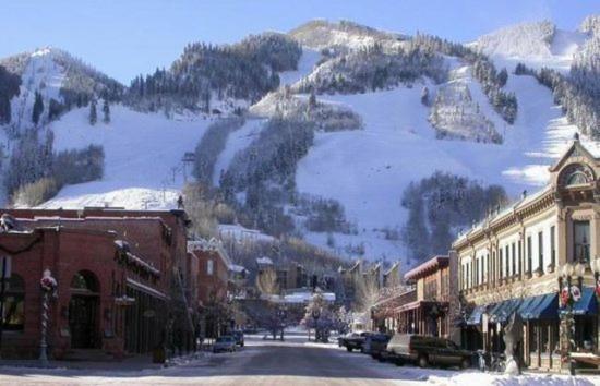 3 Bedroom Mountain Vacation Rental Located In The Heart Of Downtown Aspen Just One Block From Aspen Mountain view 3