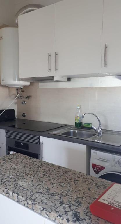 Hello Sun en Vilamoura — kitchen