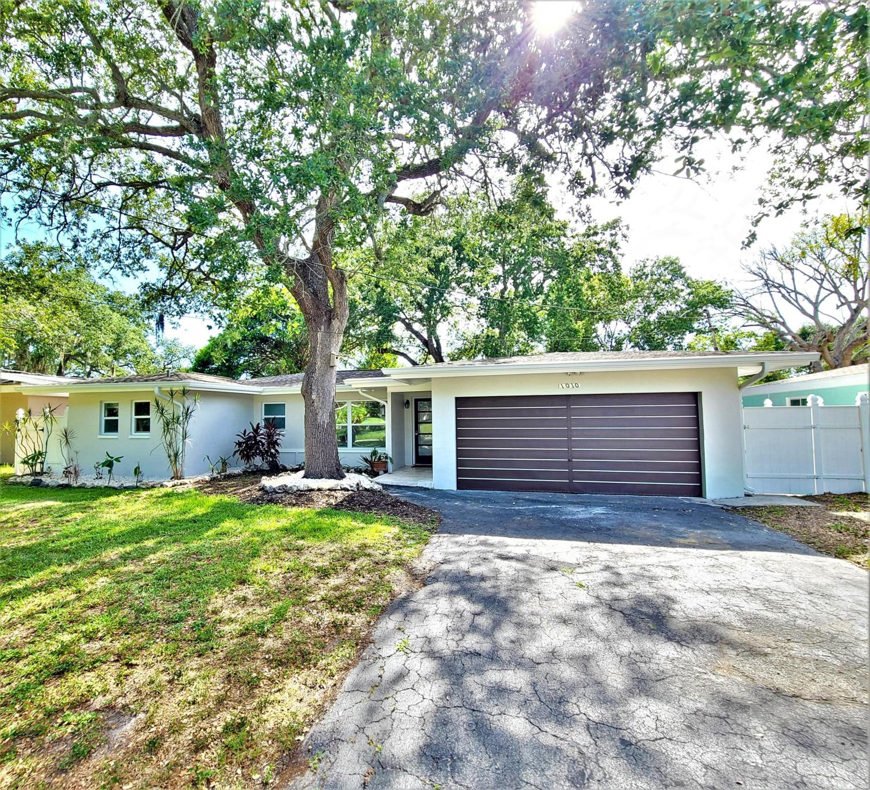 CasaBreeze Cozy Creek House/IRB&Clearwater Beach! view 3