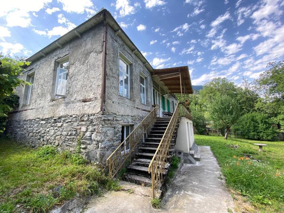 Authentic house with a huge garden view 3