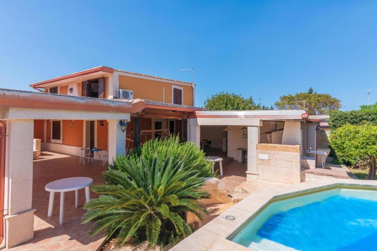 Villa con piscina al mare