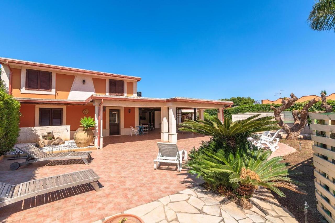 Villa con piscina al mare