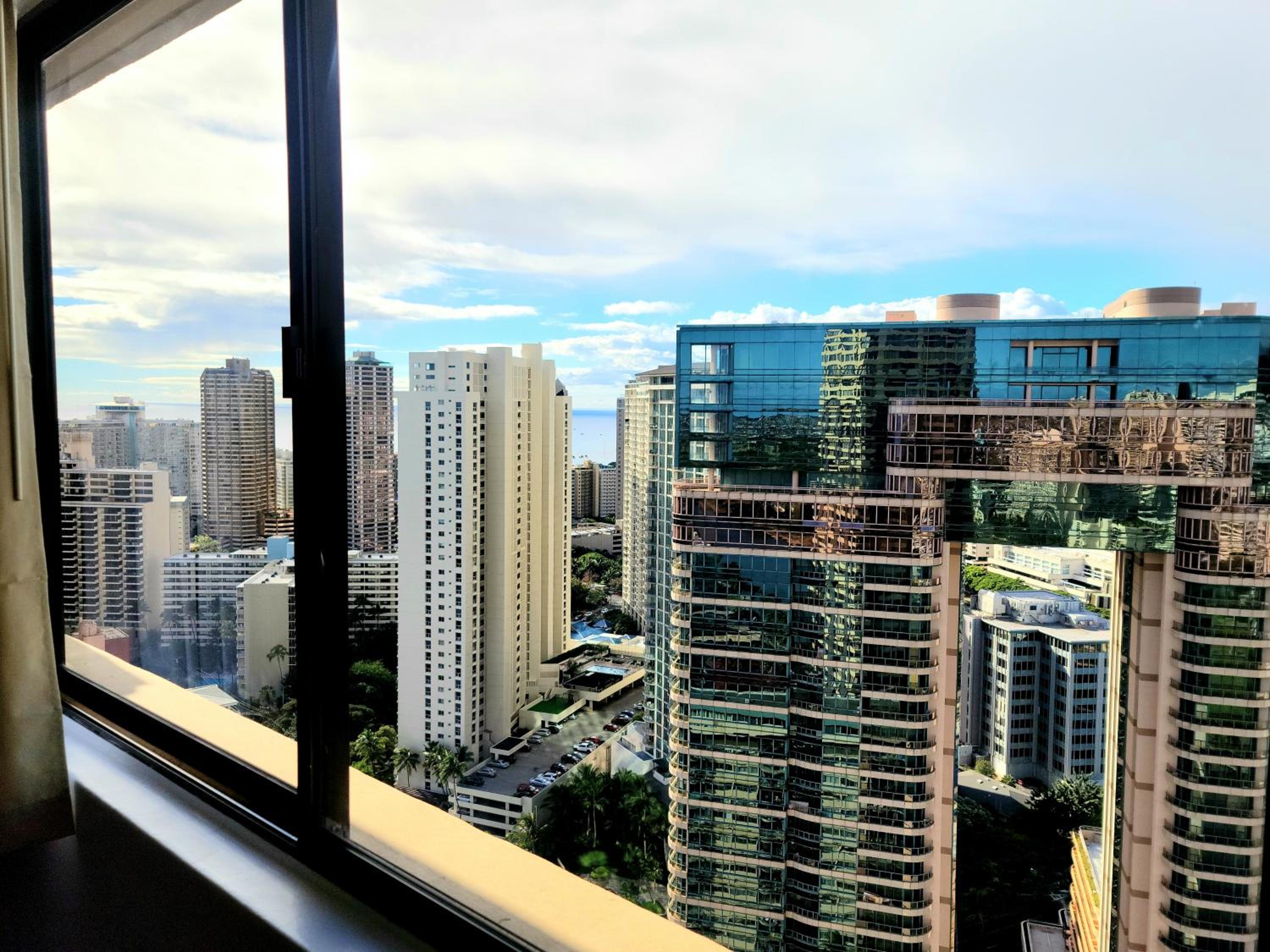 Waikiki Condo High Floor Views Beaches Convention Center