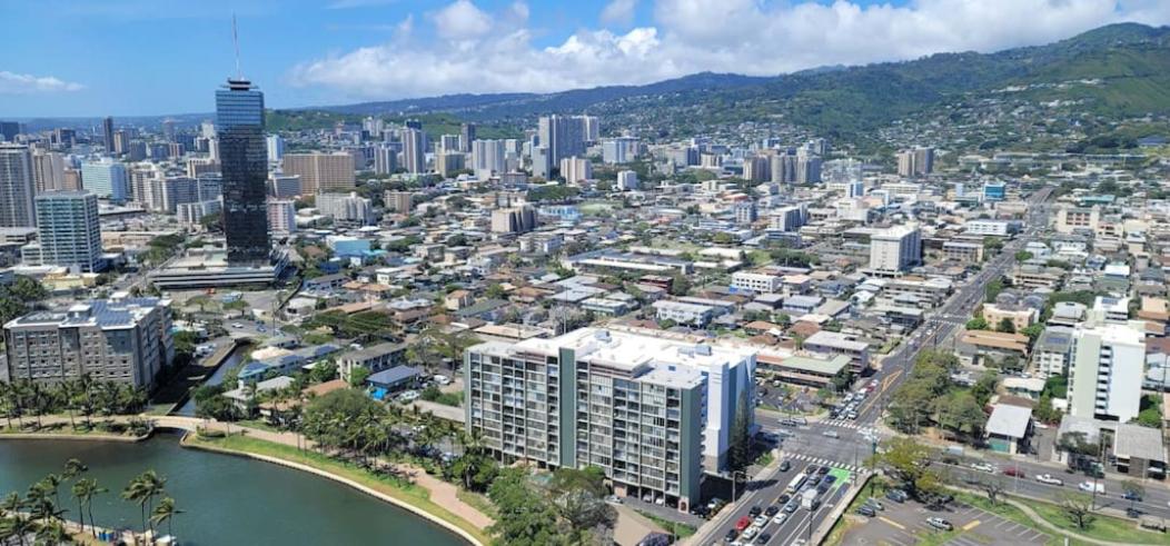 Waikiki Condo High Floor Views Beaches Convention Center