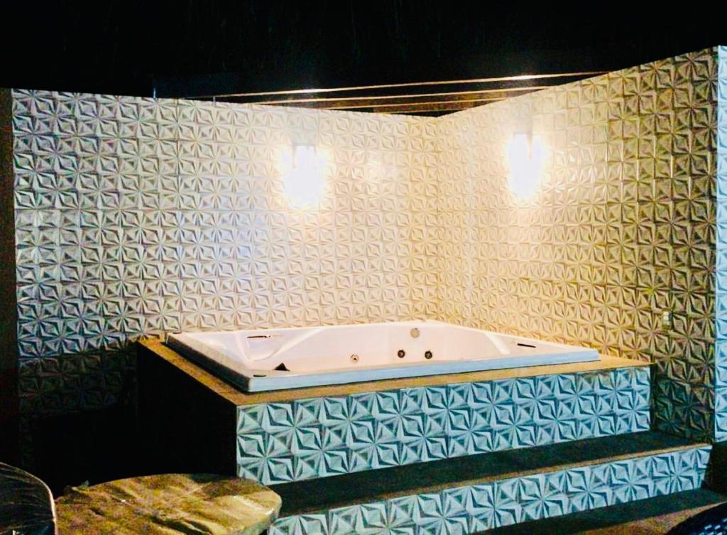 Chalé Na coruja e Chalé Encanto com BANHEIRA com AQUECEDOR e hidromassagem 7,5km centro Águas com COM CAFÉ, internet Starlink