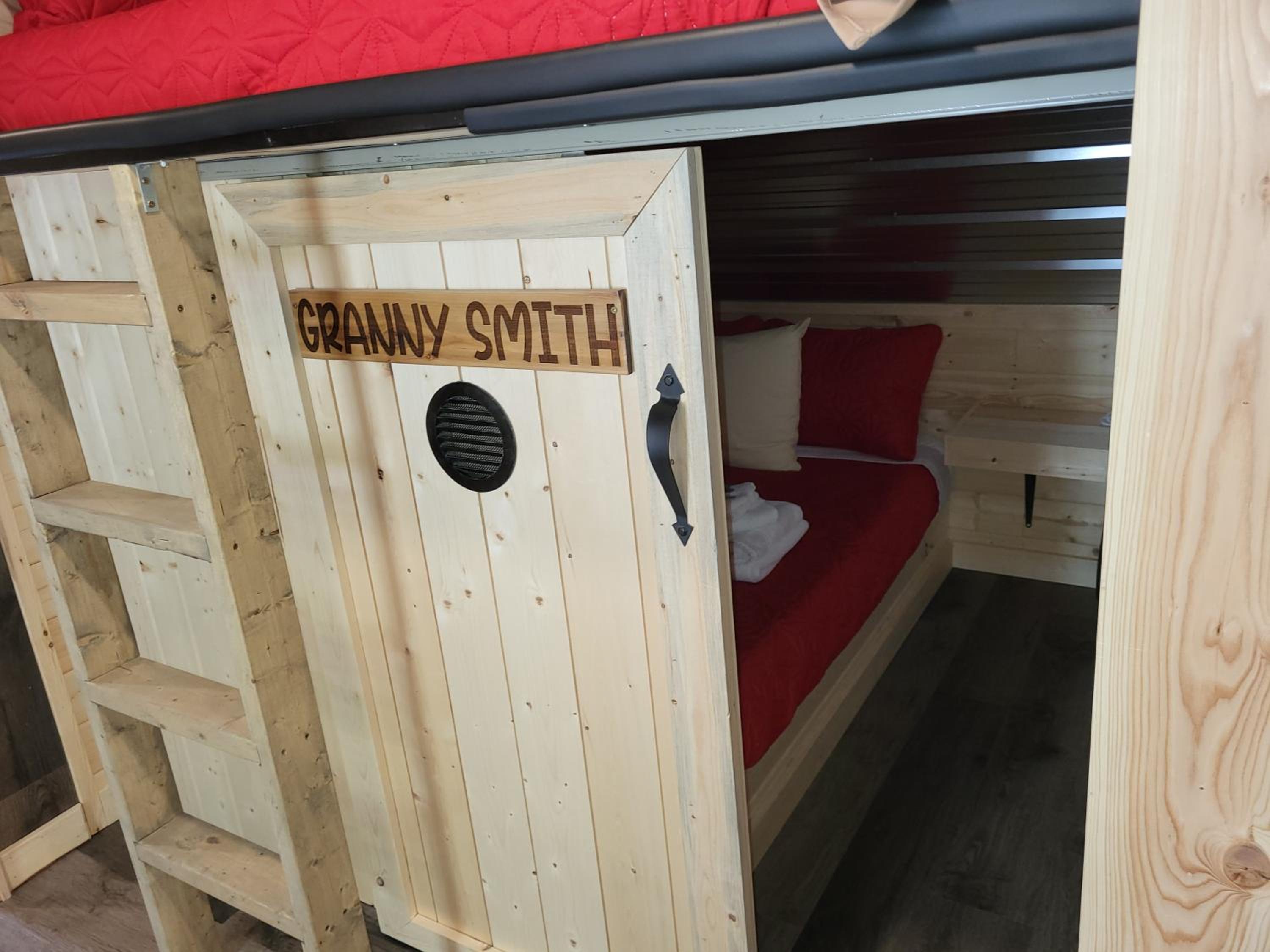 THE ORCHARD (HOSTEL WITH PRIVATE BUNKS) - Image 3