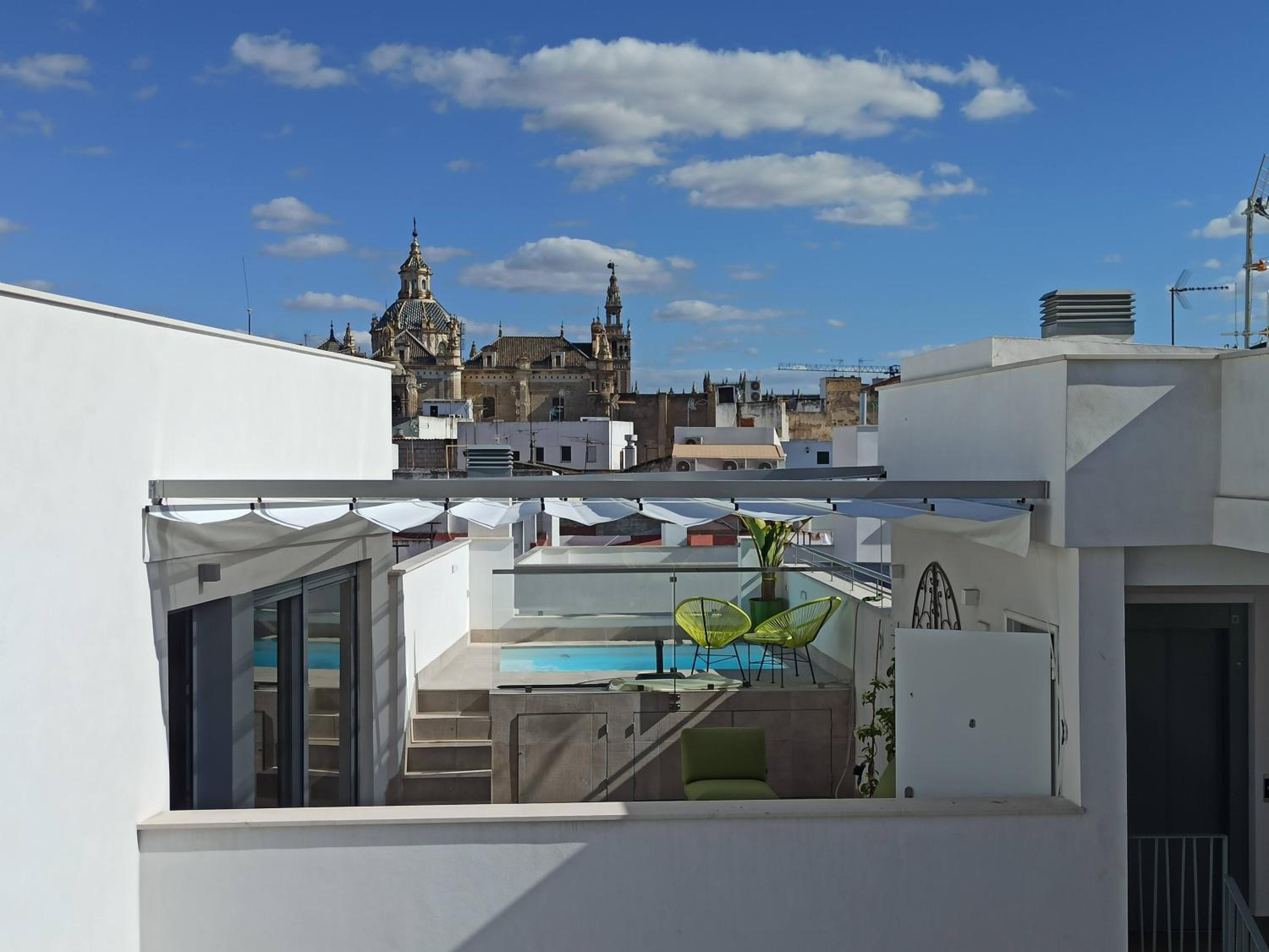 Luxury Penthouse with private pool Setas monument