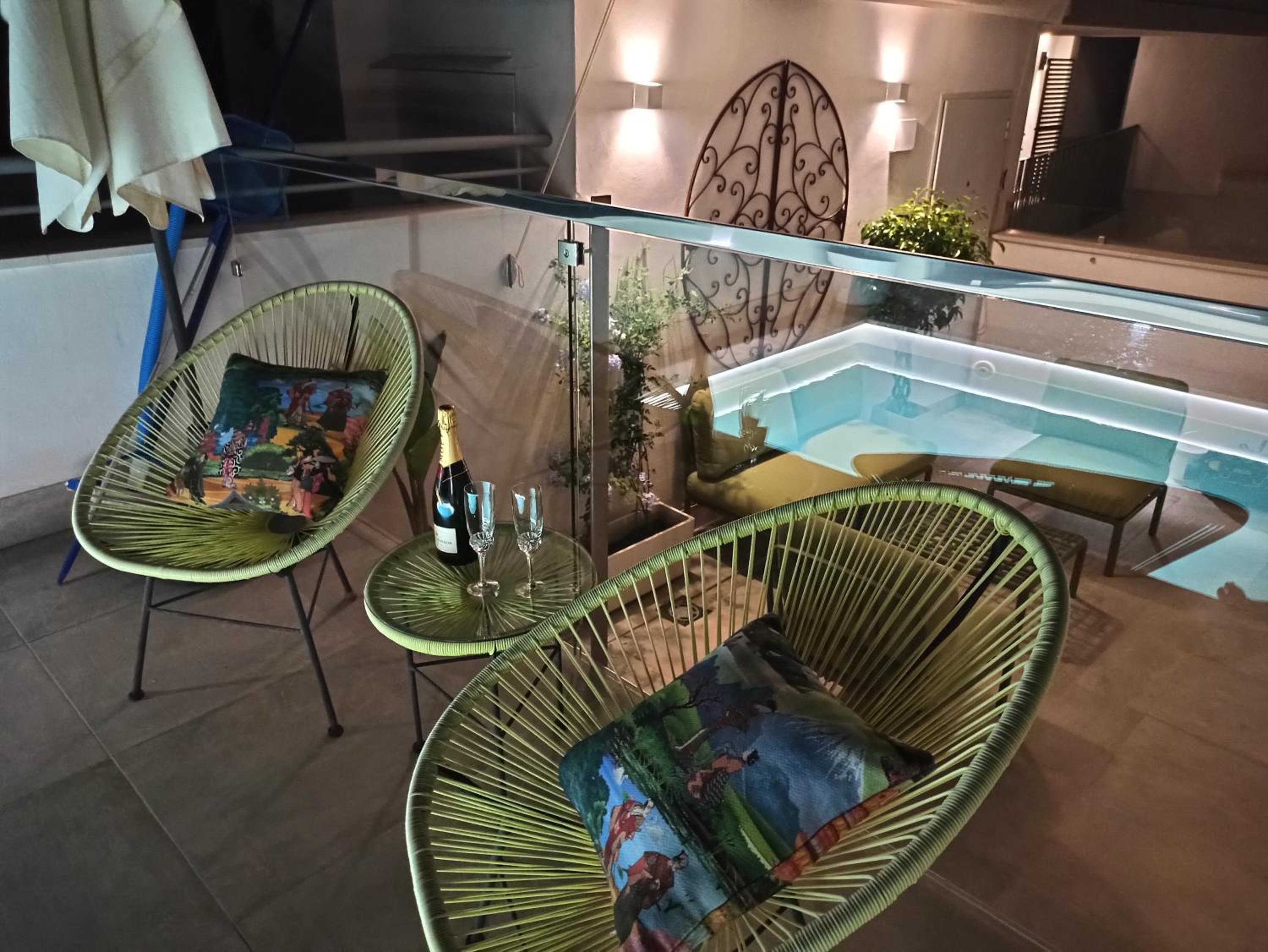 Luxury Penthouse with private pool Setas monument