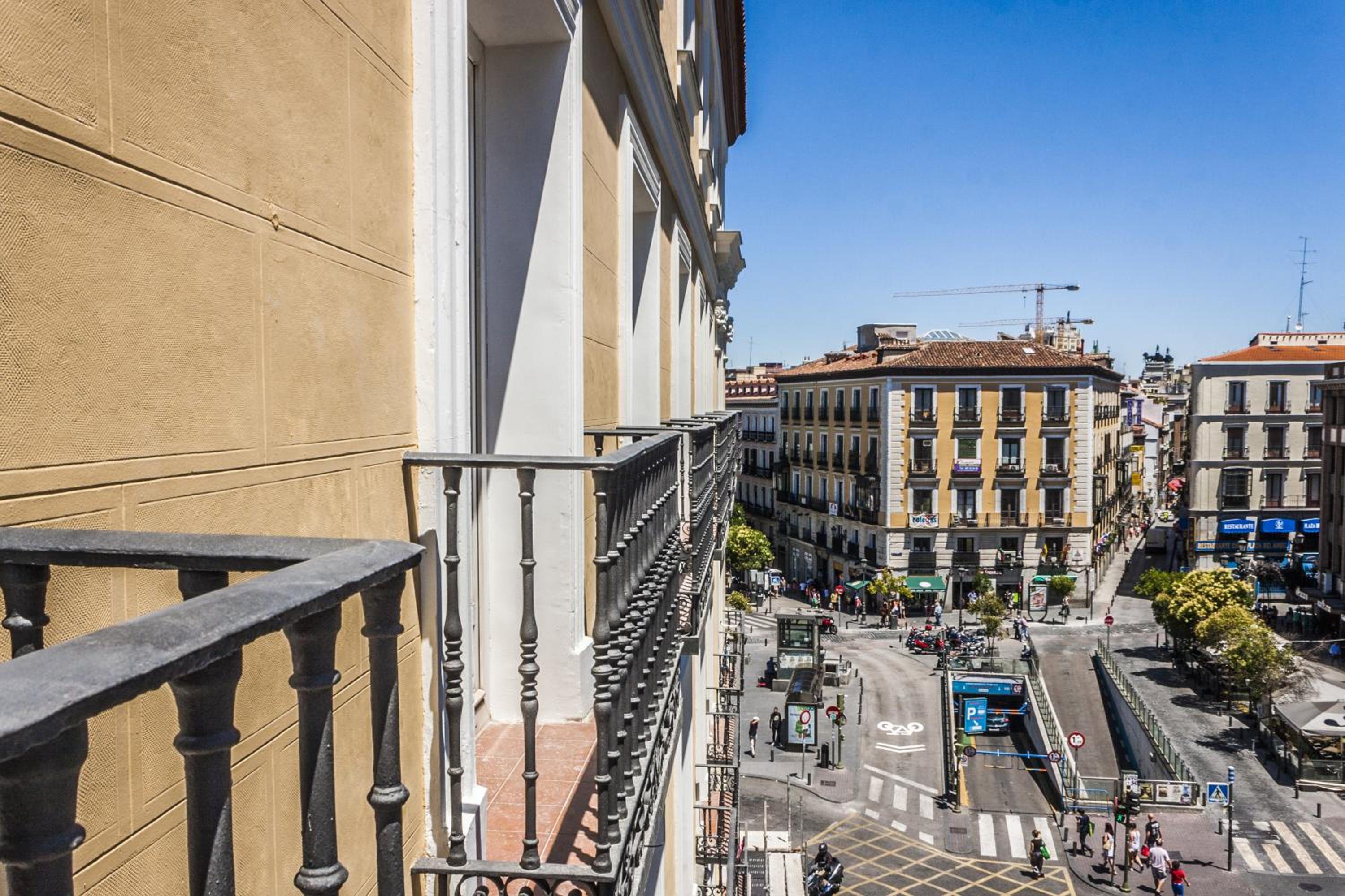 Mola Suites