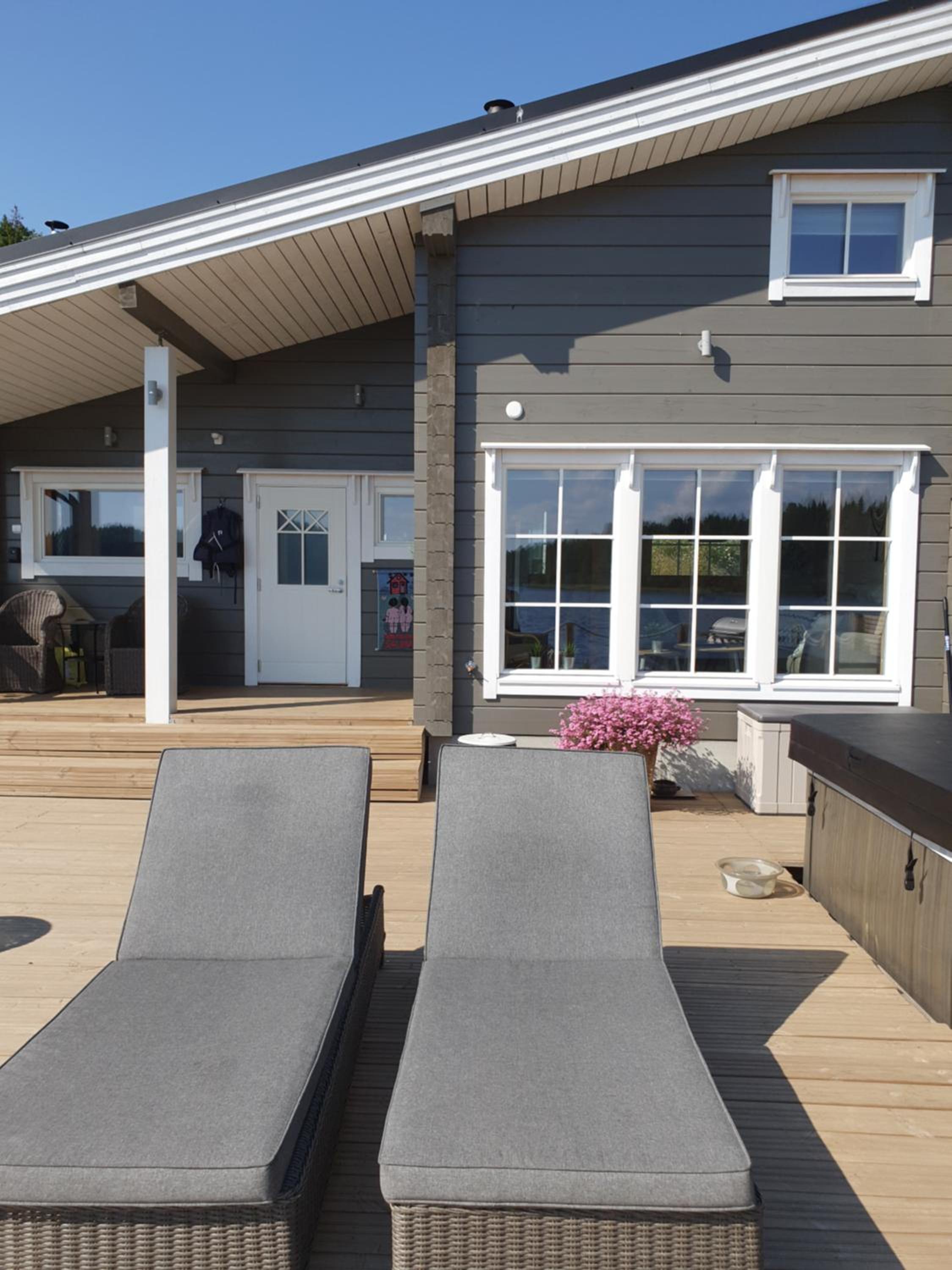 Stunning log cabin 45m2 on the shore of Kallavesi. view 2