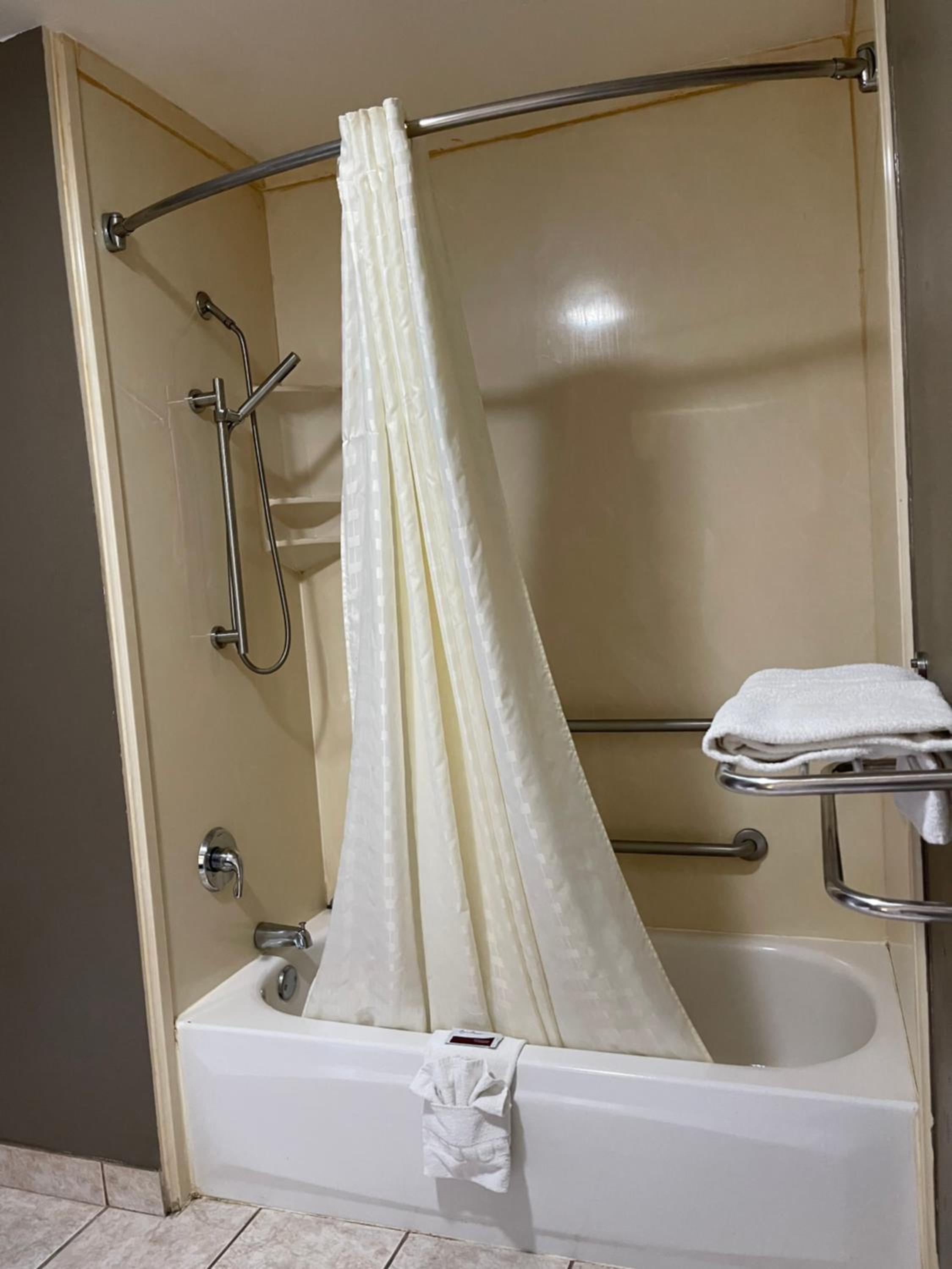 Longview Vacations - Majestic Inn - Property Image 4